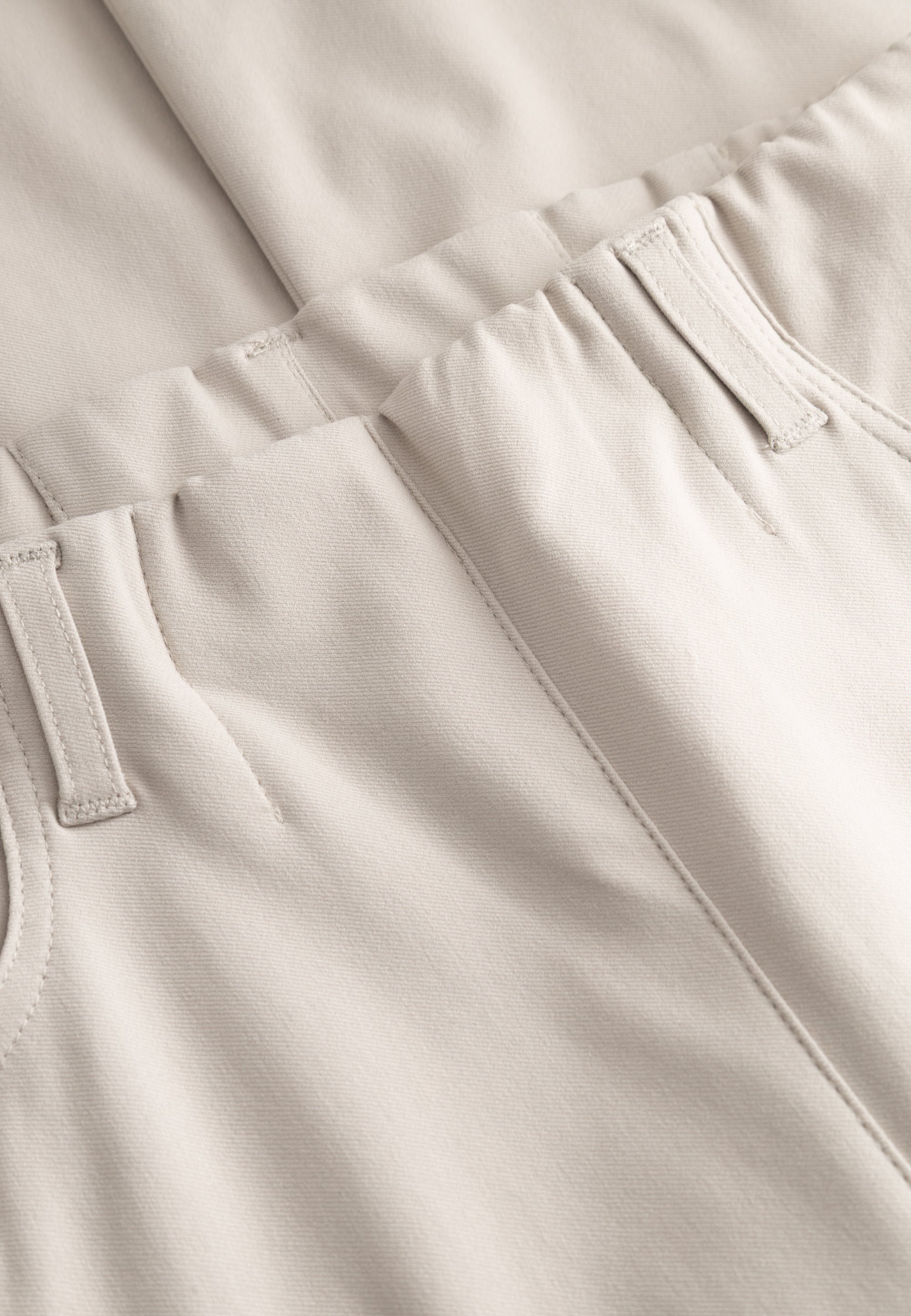 LAURIE Donna Loose - Medium Length Loose 25000 Grey Sand