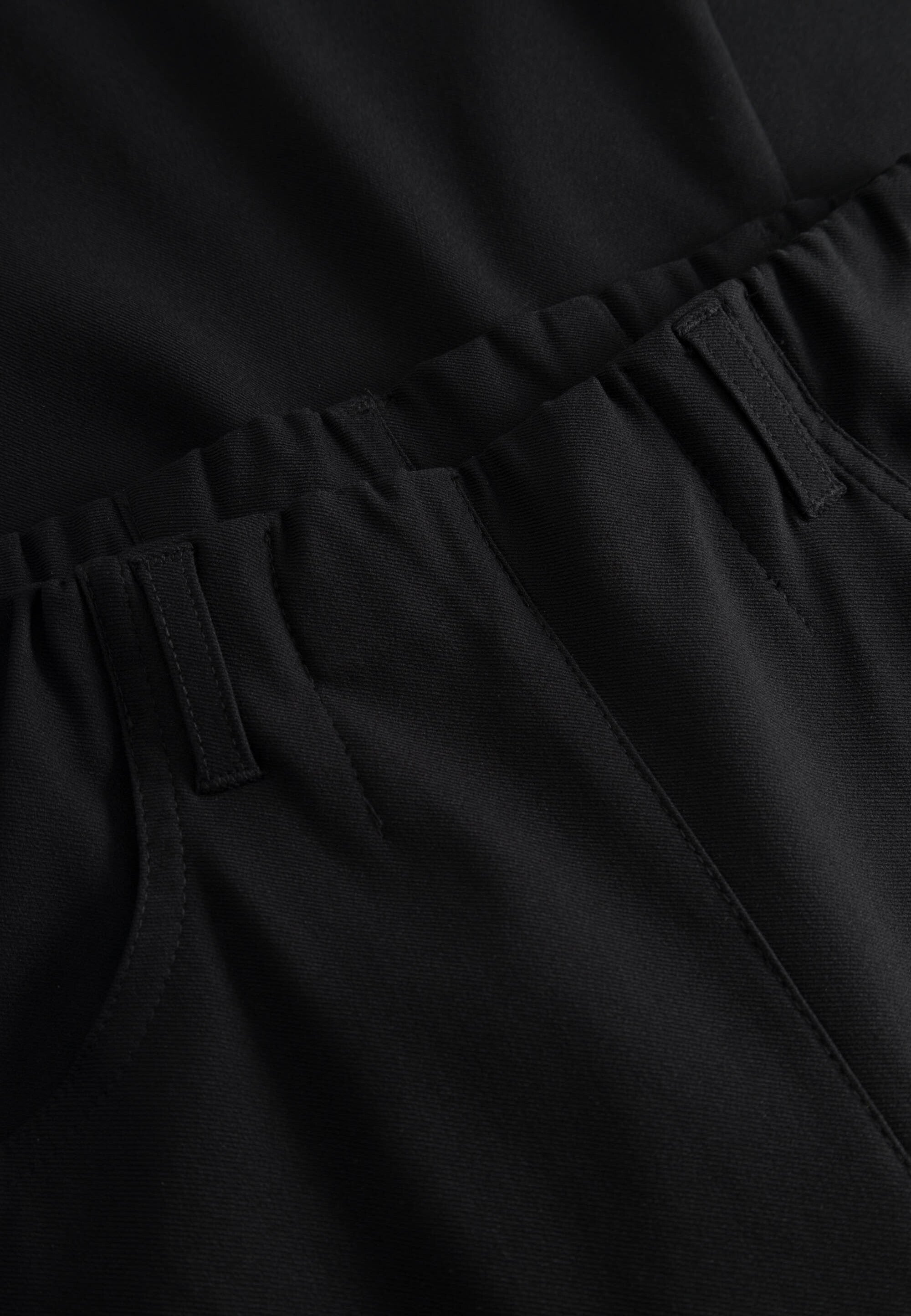 LAURIE Donna Loose - Medium Length Loose 99000 Black