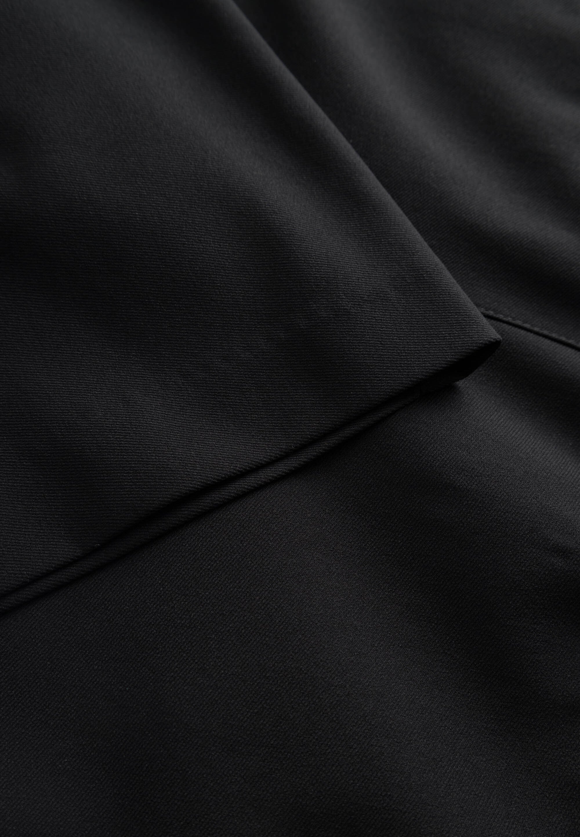 LAURIE Donna Loose - Medium Length Loose 99000 Black