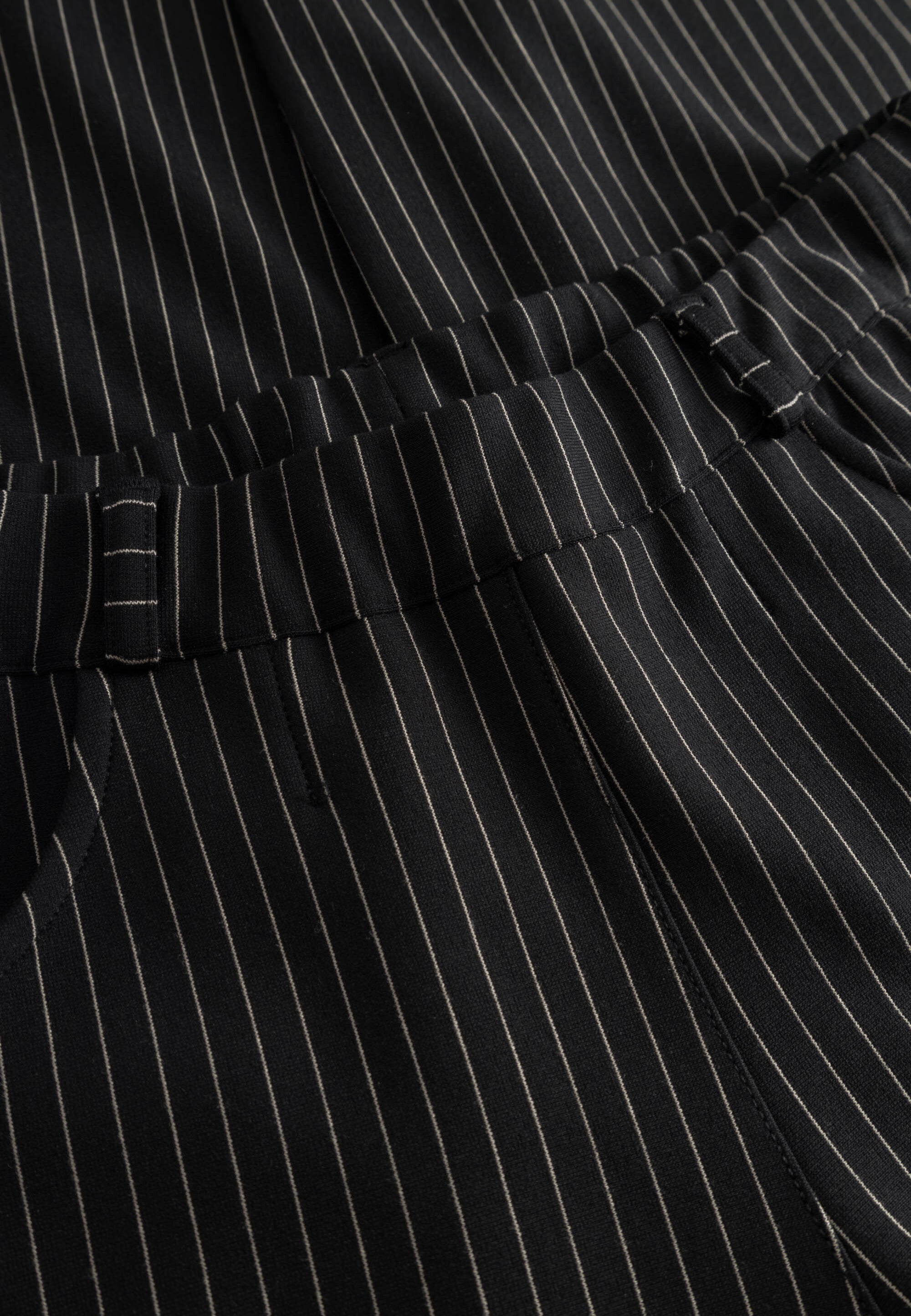 LAURIE Donna Loose - Medium Length Loose 99027 Black Stripe Brushed