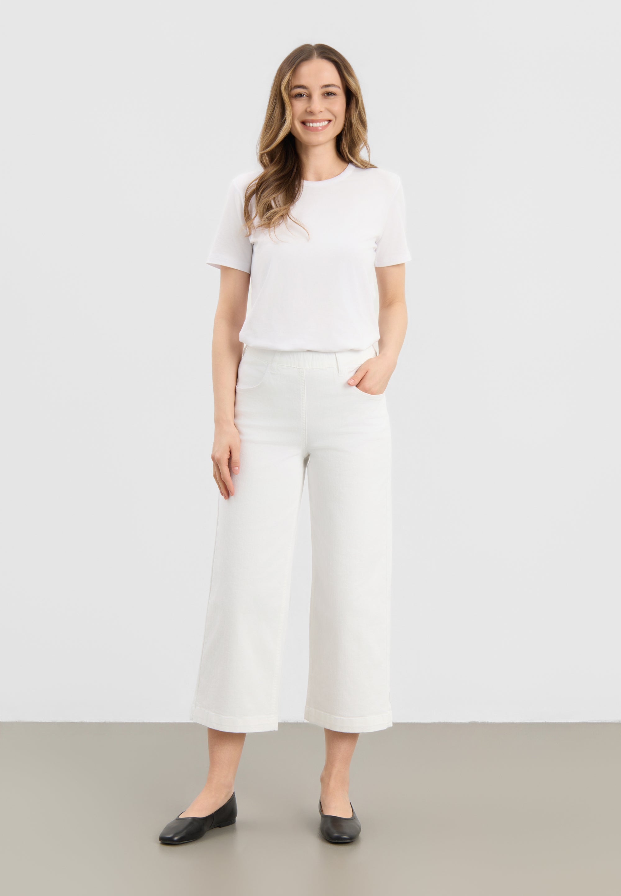 LAURIE Donna Loose Cropped Loose 10000 White