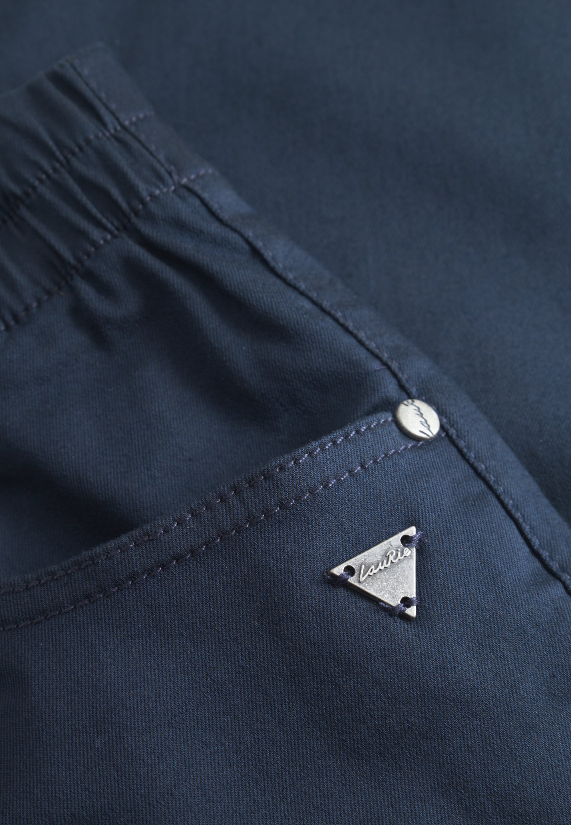 LAURIE Ellie Relaxed - Short Length Relaxed 49000 Navy