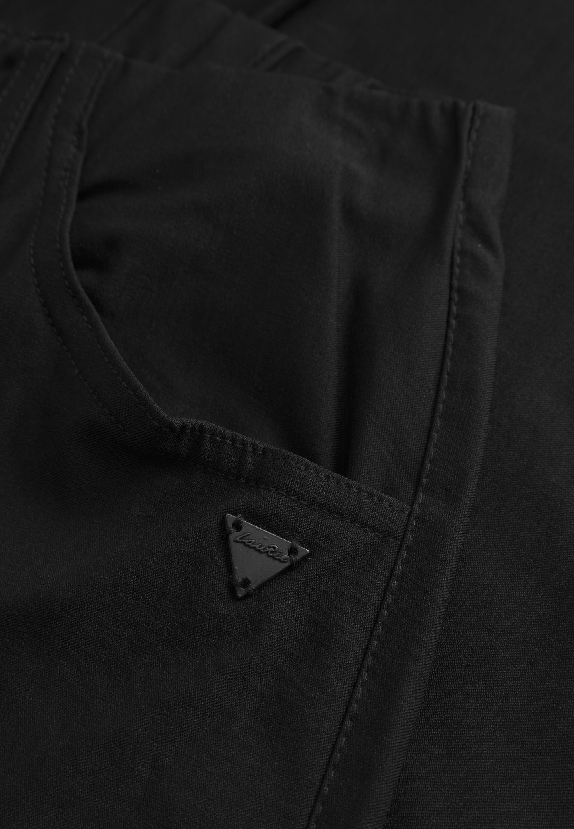 LAURIE Kelly Regular - Medium Length Regular Black Brushed