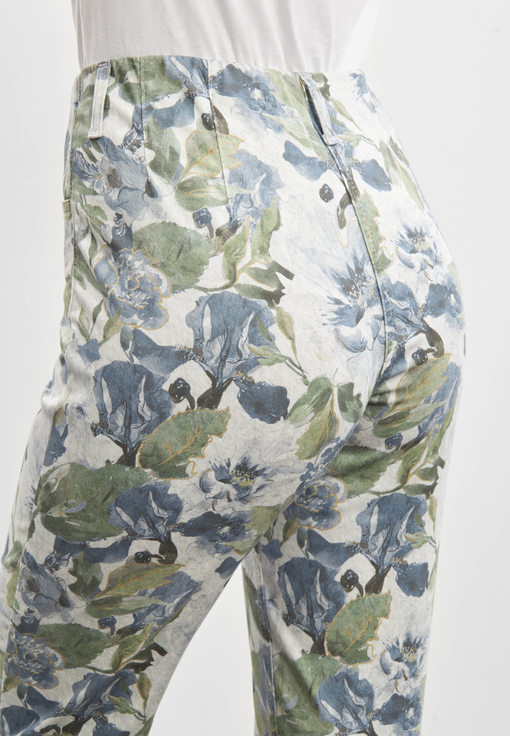 LAURIE Kelly Regular Capri - Medium Length Regular 43036 Dove Flower