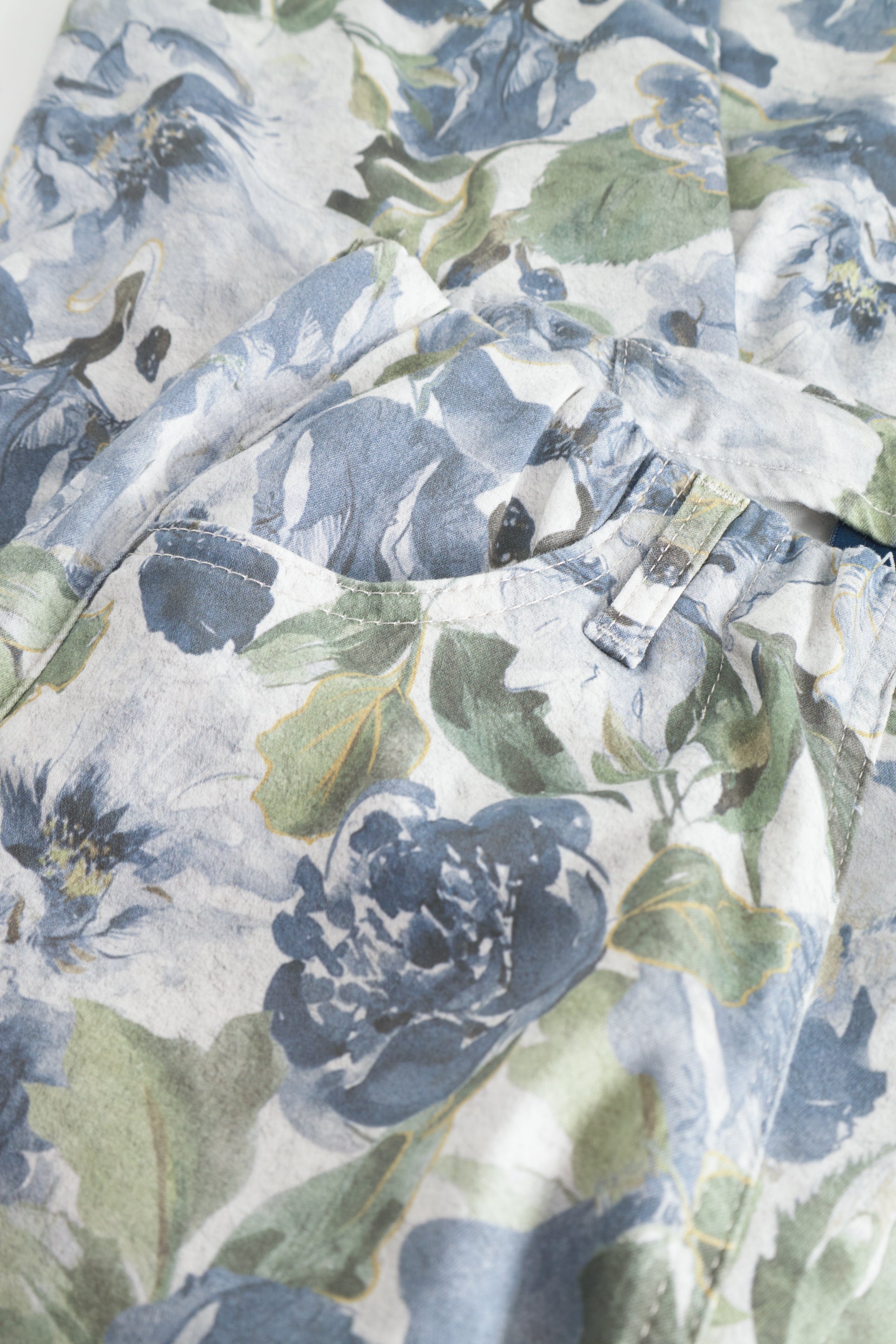 LAURIE Kelly Regular Capri - Medium Length Regular 43036 Dove Flower