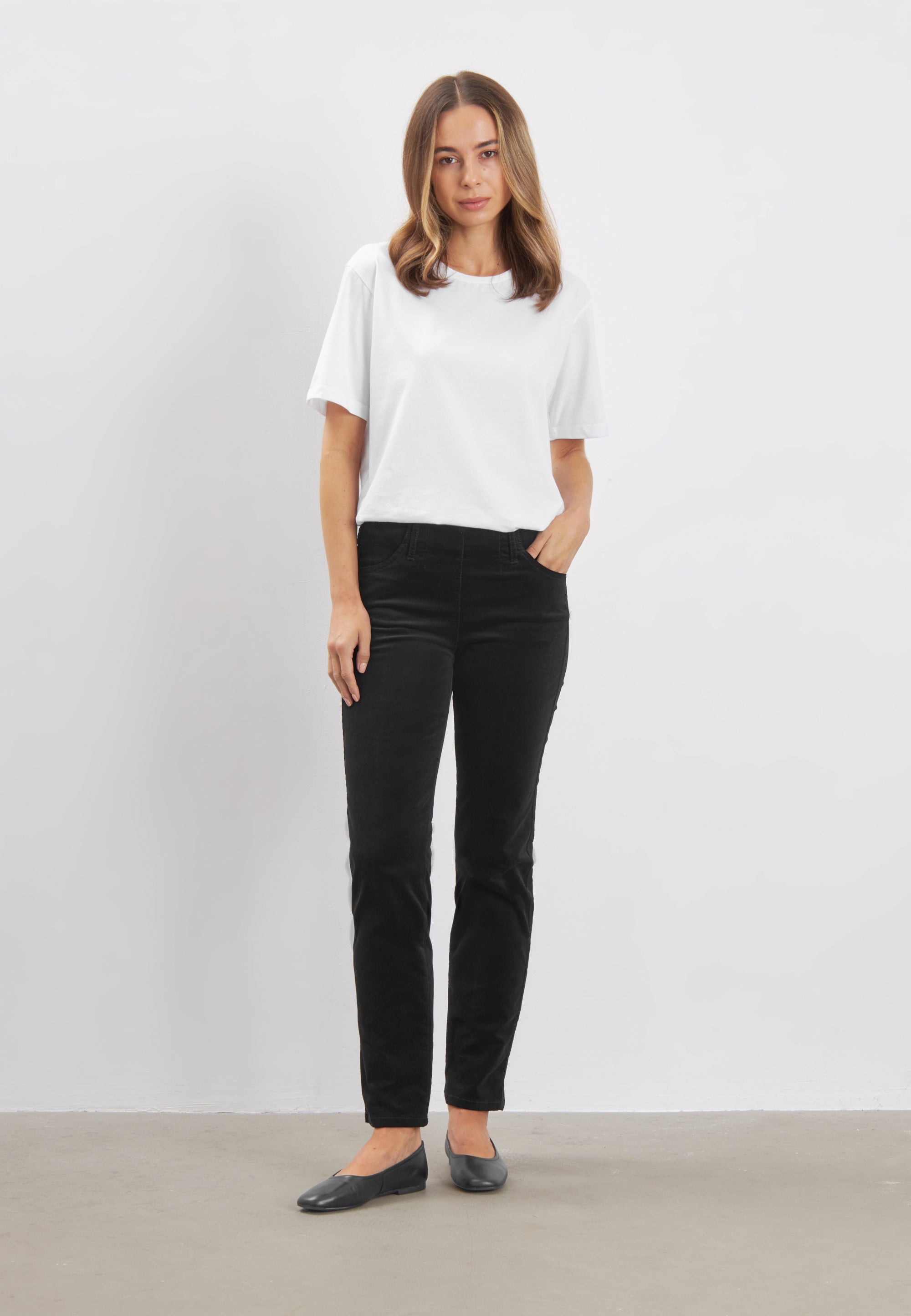 LAURIE Kelly Regular Corduroy - Short Length Regular 99000 Black
