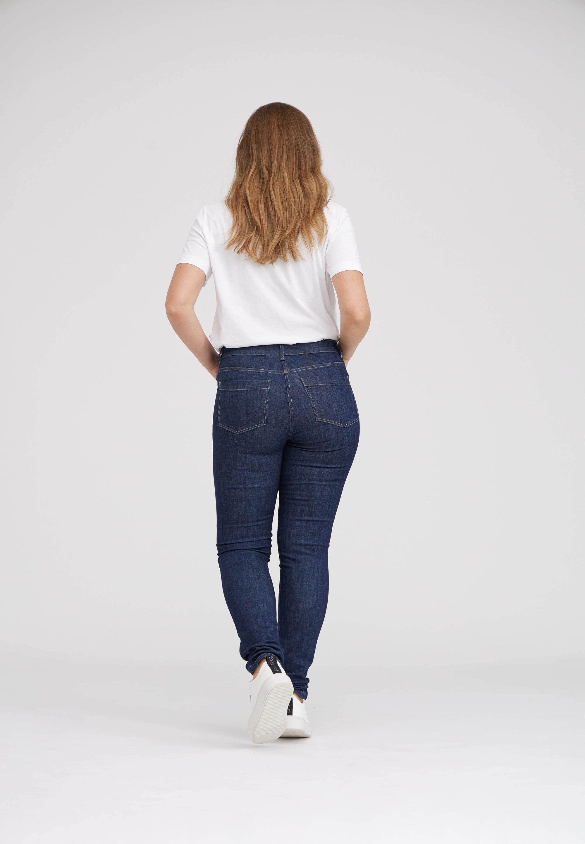 LAURIE Laura Slim - Medium Length Slim 49501 Dark Blue Denim