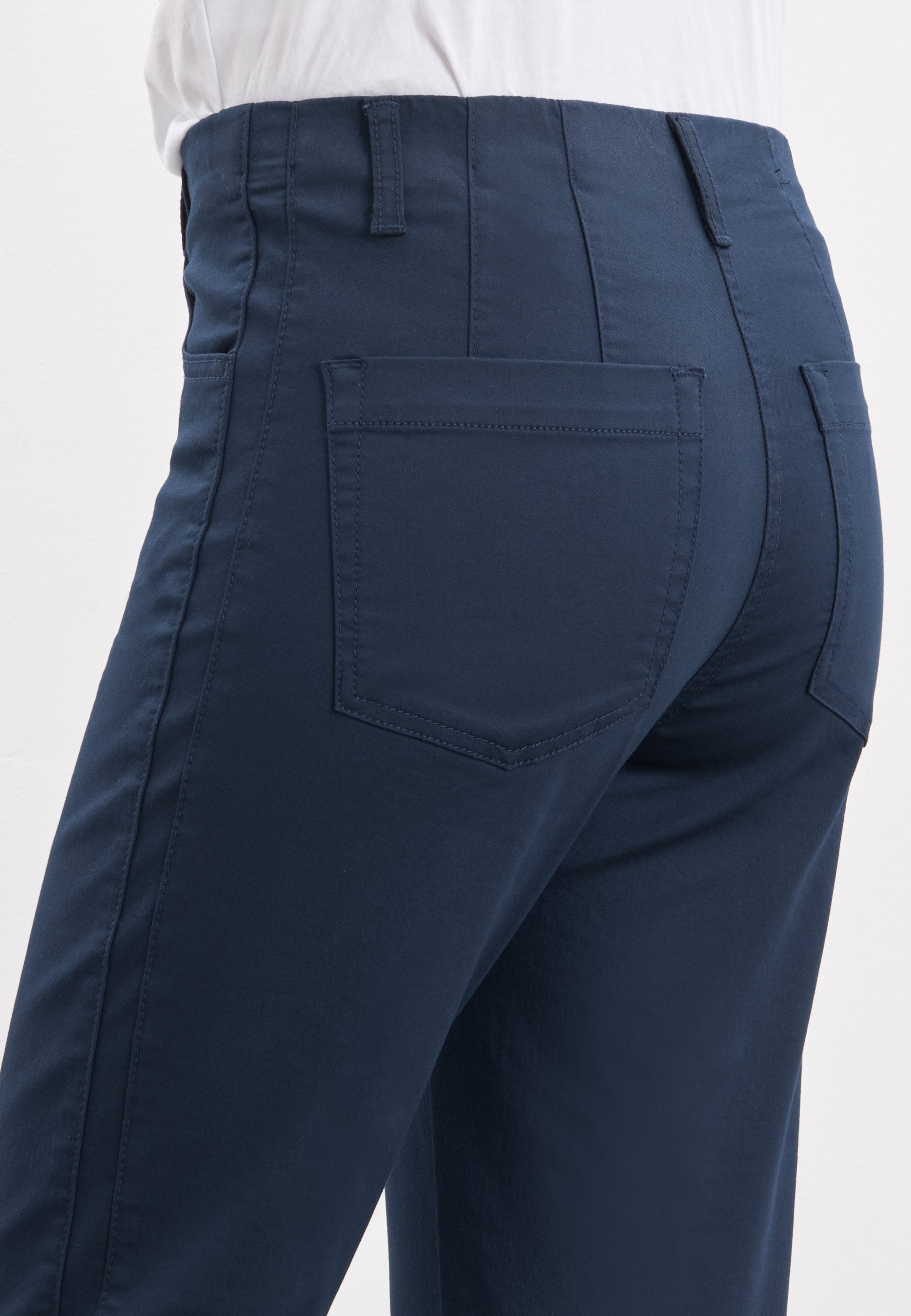 LAURIE Patricia Pure Regular Crop Regular 49000 Navy