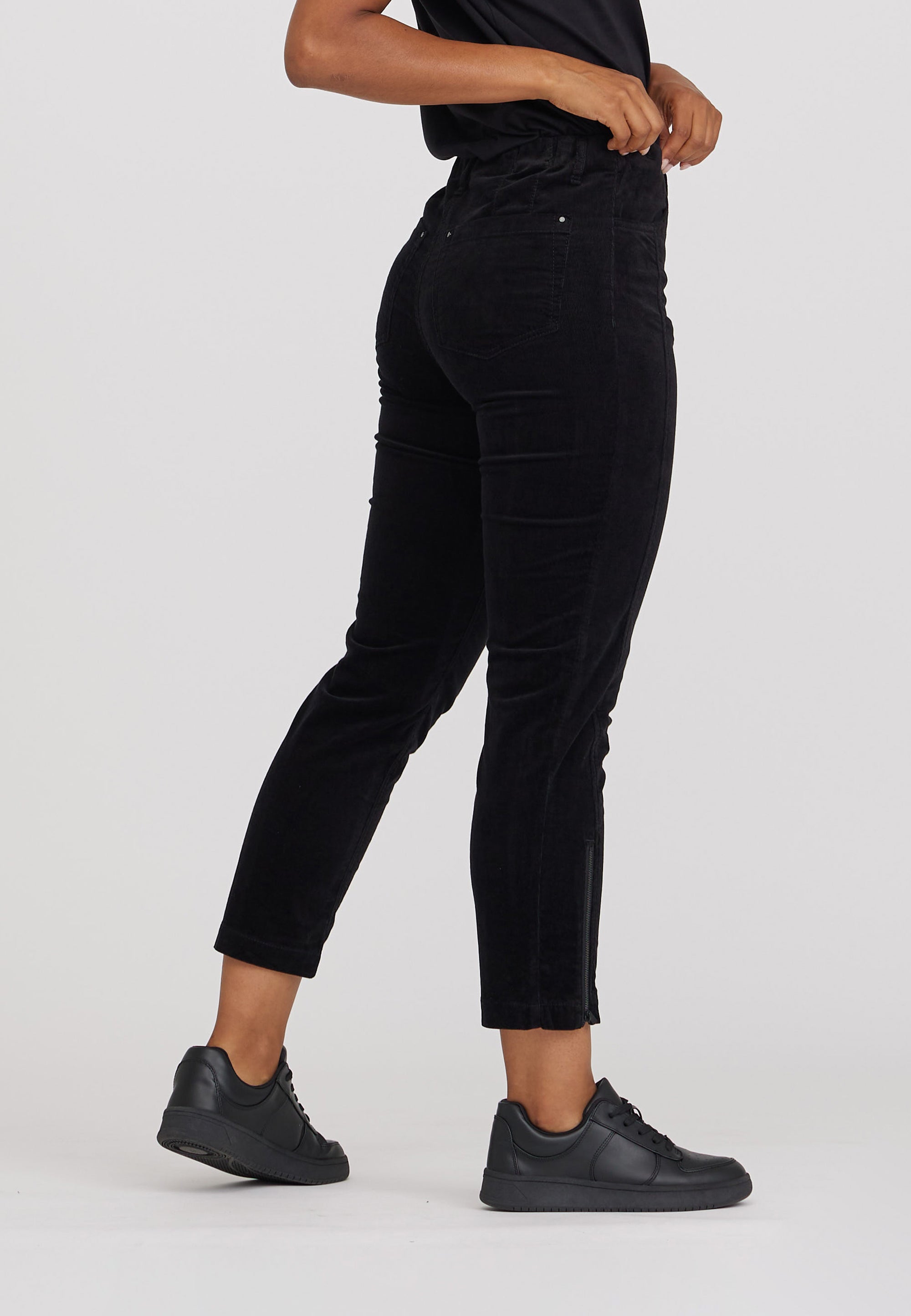 LAURIE Piper Regular corduroy Crop Regular 99000 Black