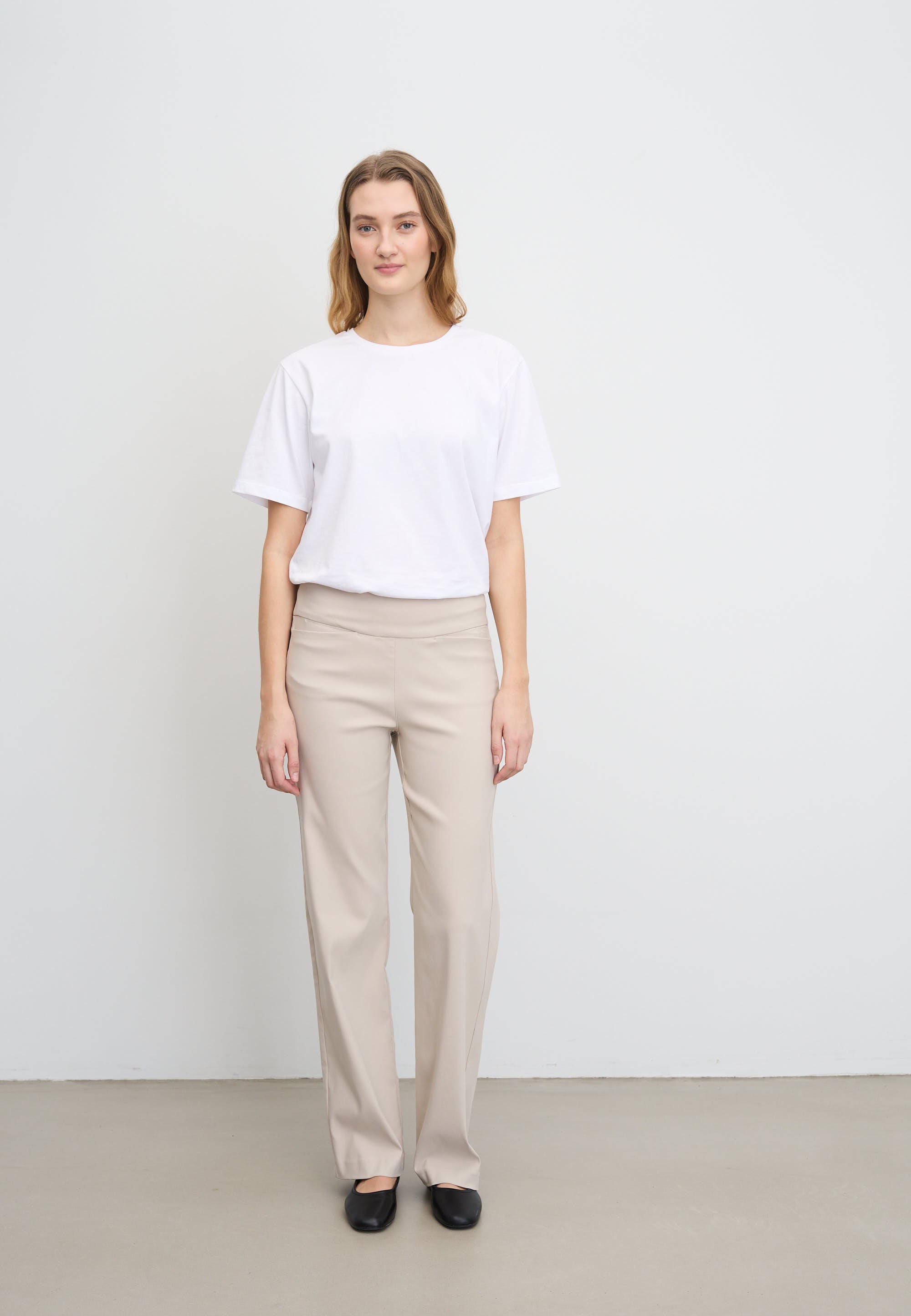 LAURIE Thea Straight - Medium Length Straight 25000 Grey Sand