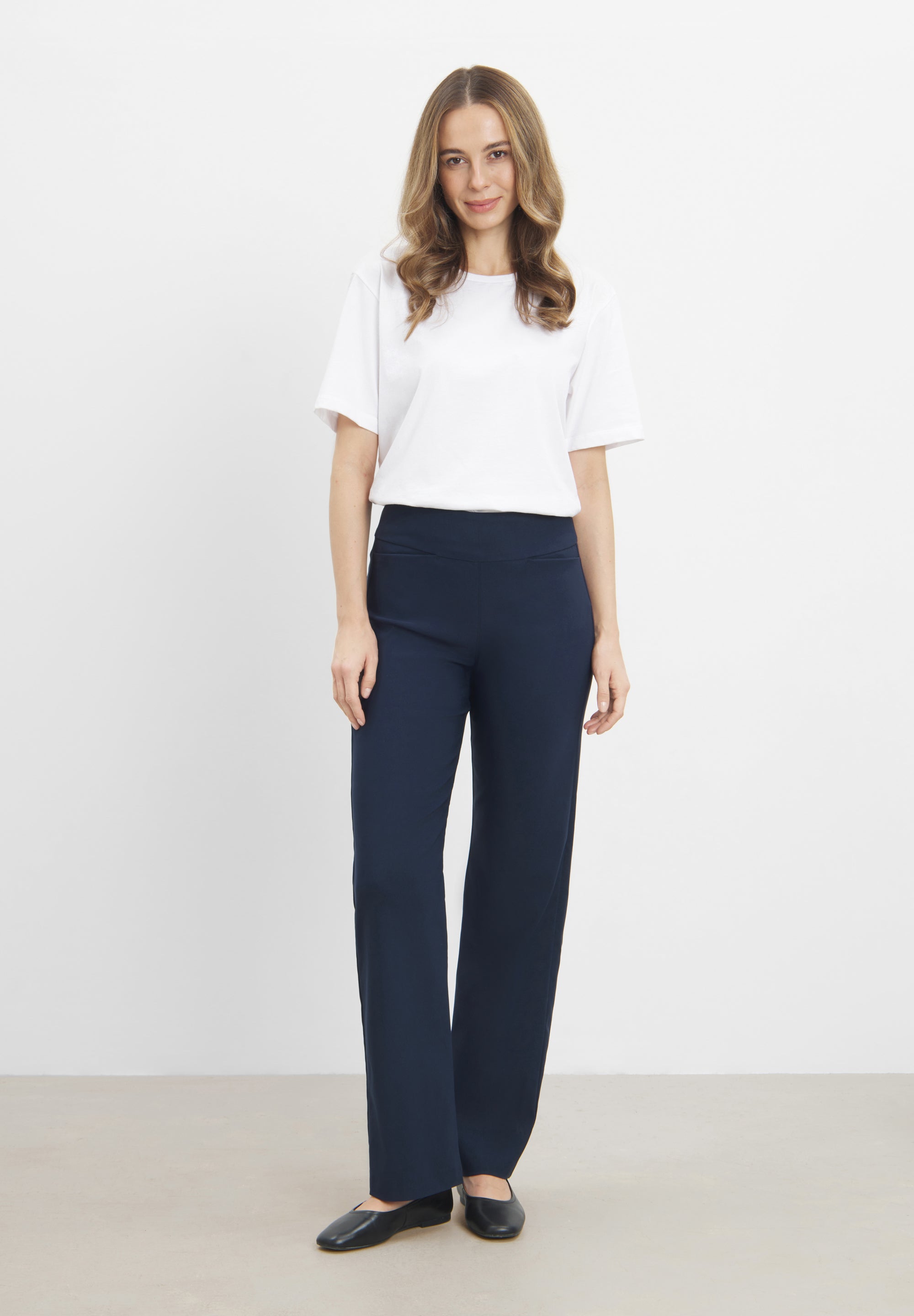 LAURIE Thea Straight - Medium Length Straight 49000 Navy