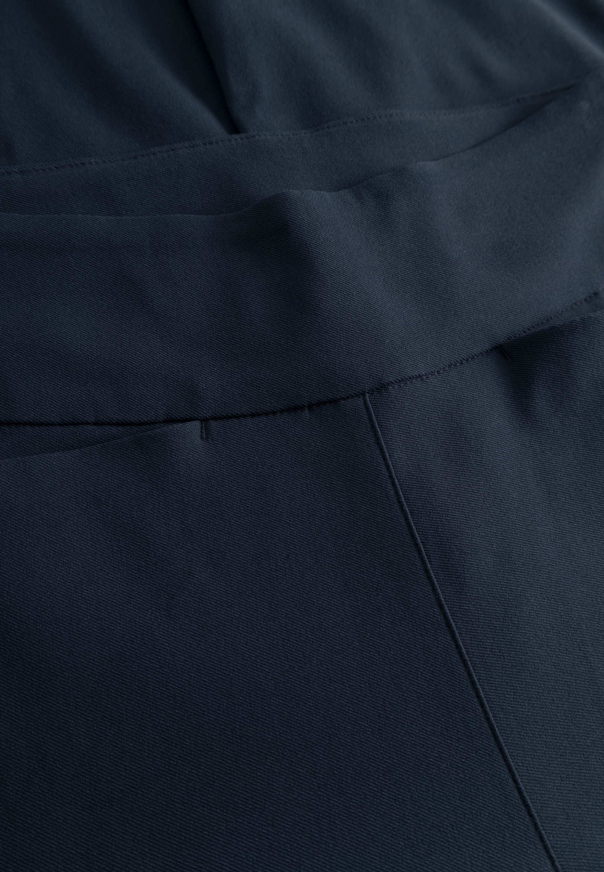 LAURIE Thea Straight - Medium Length Straight 49000 Navy