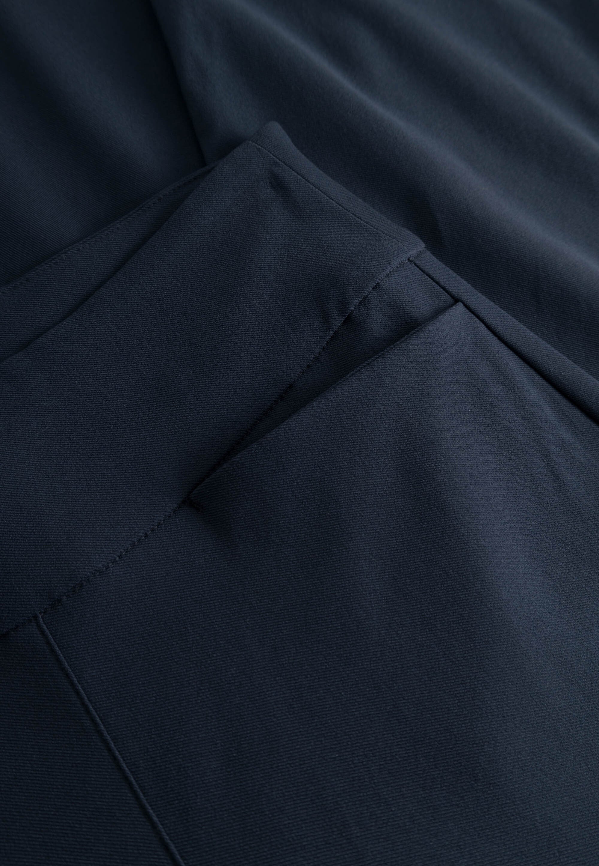 LAURIE Thea Straight - Medium Length Straight 49000 Navy