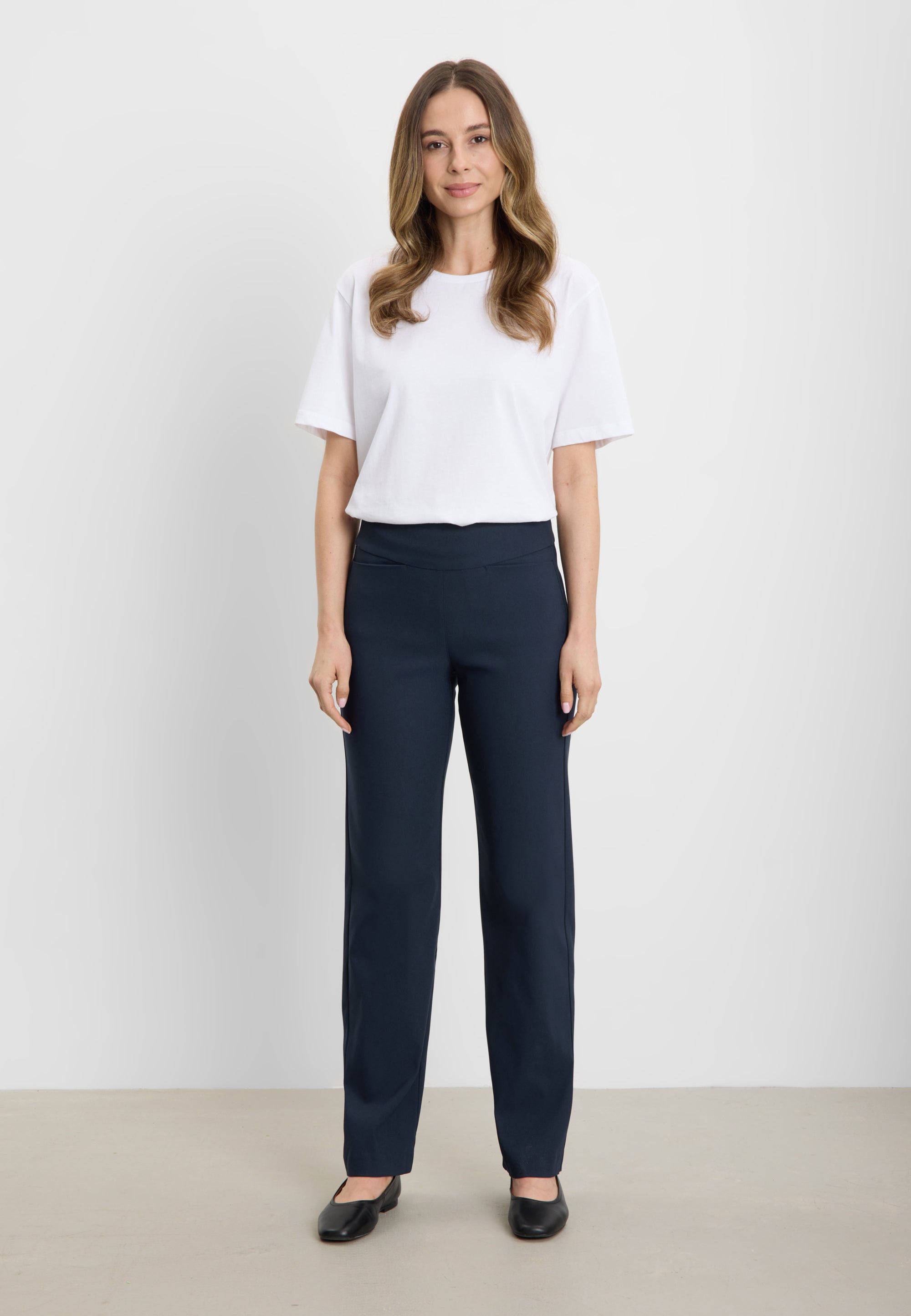LAURIE Thea Straight - Medium Length Straight 49000 Navy