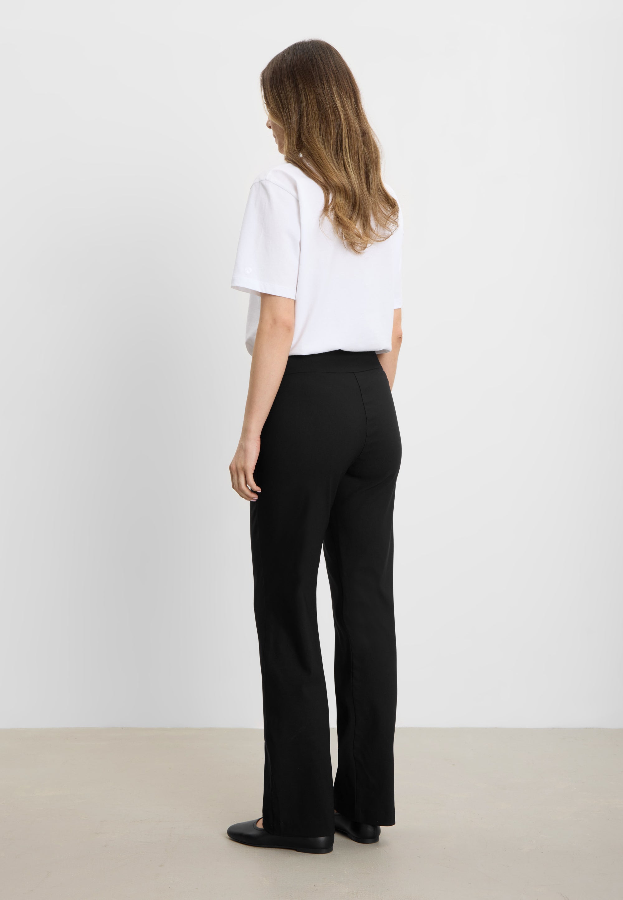 LAURIE Thea Straight - Medium Length Straight 99000 Black