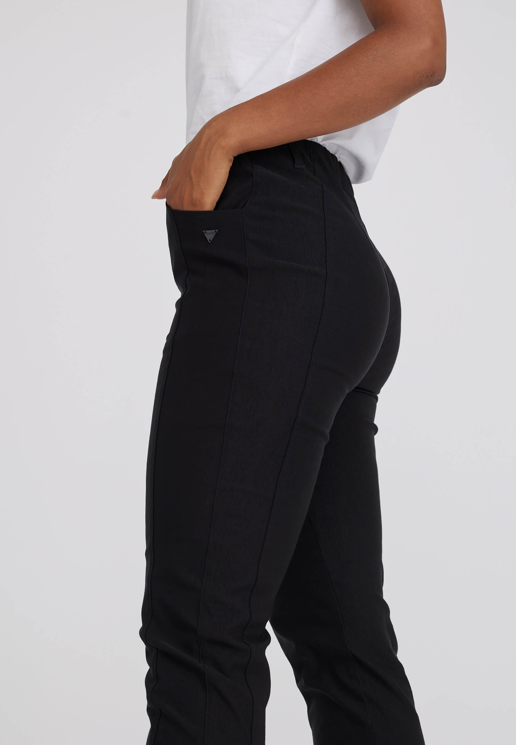 LAURIE Rose Regular Crop Regular 99970 Black