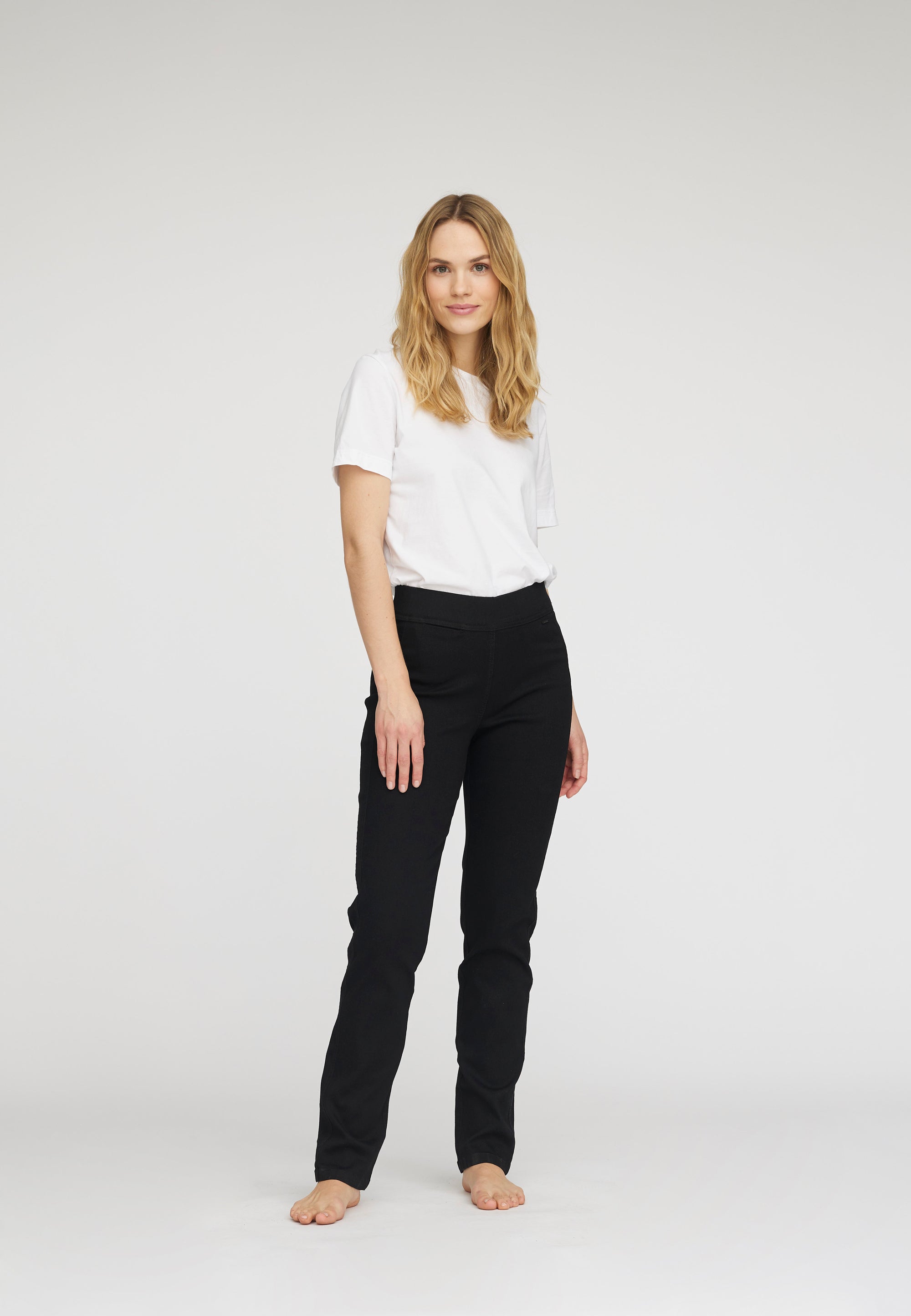 LAURIE Serene Regular - Medium Length Regular 99000 Black