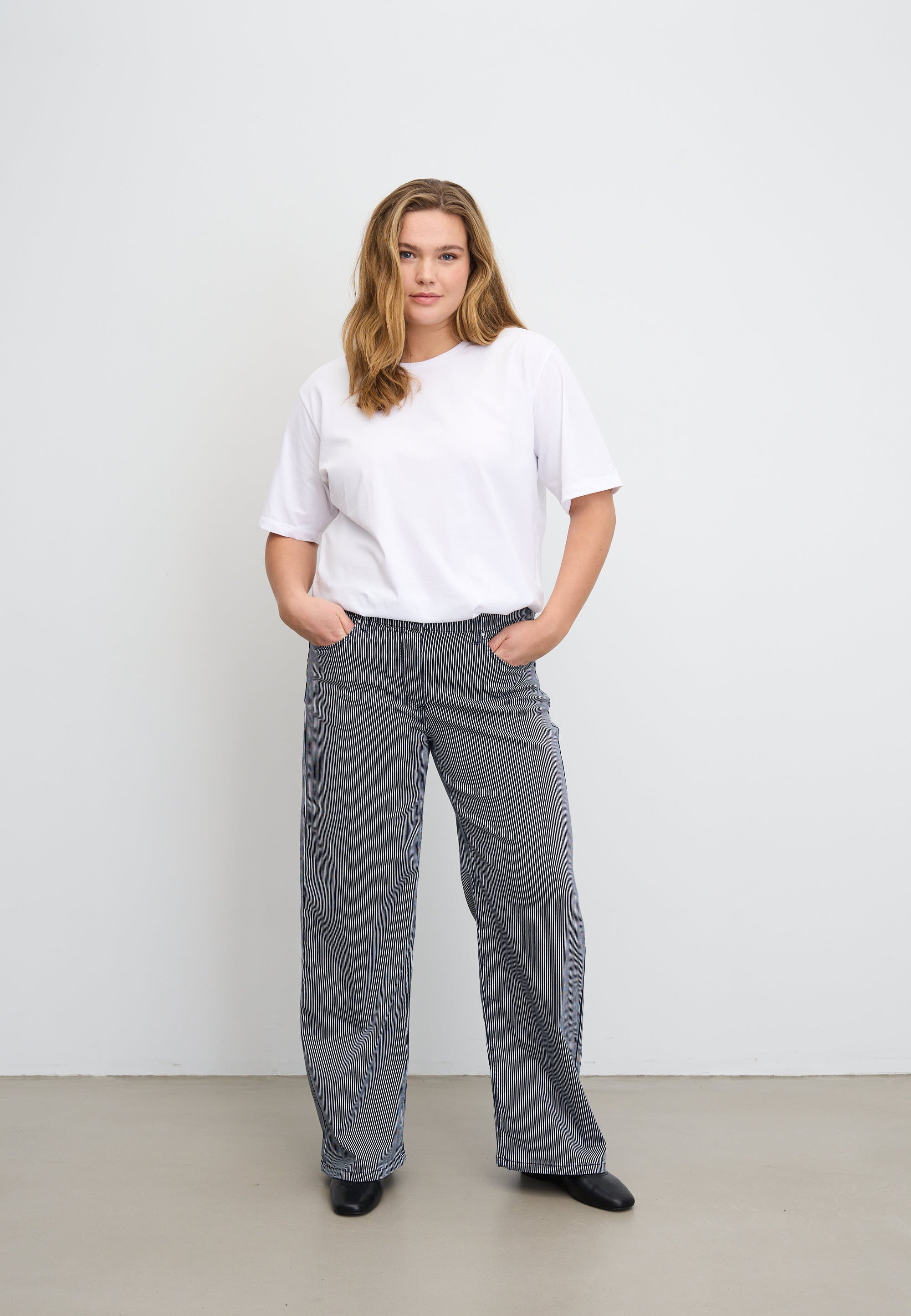 LAURIE Carol Loose - Medium Length Trousers LOOSE 49397 Blue Stripe