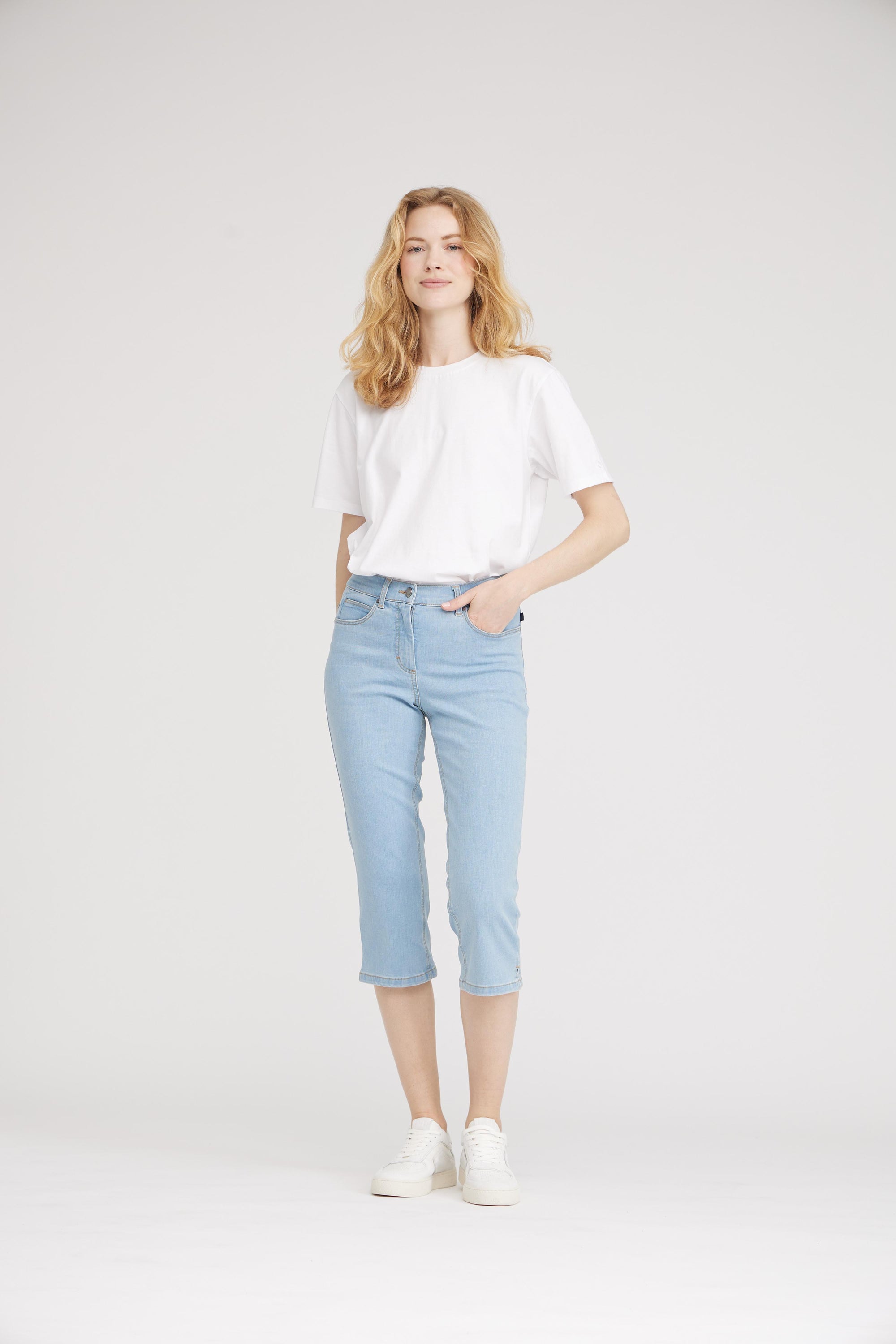 LAURIE  Charlotte Regular Capri Medium Length Trousers REGULAR 49301 Light Blue Denim