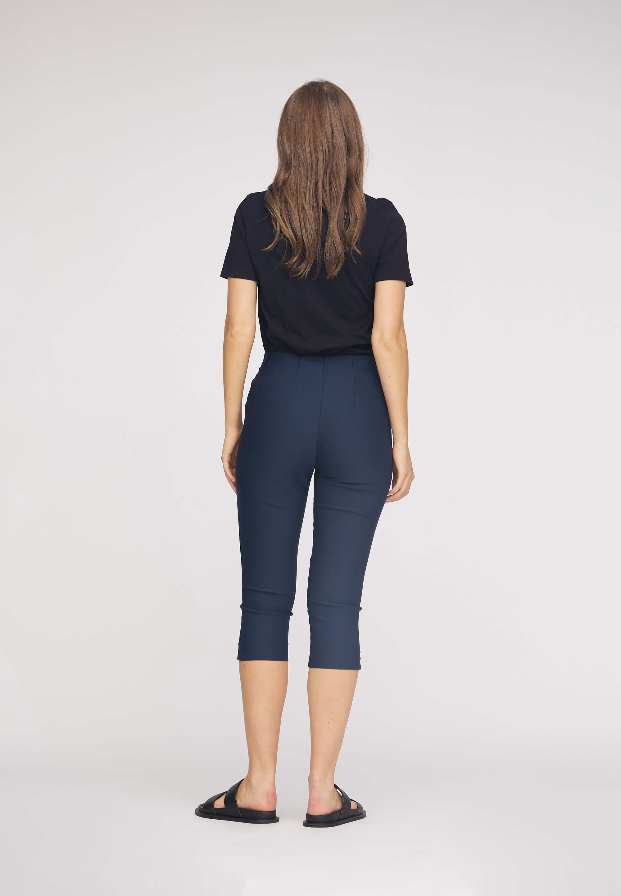 LAURIE  Elizabeth Slim Capri Medium Length Slim 49000 Navy