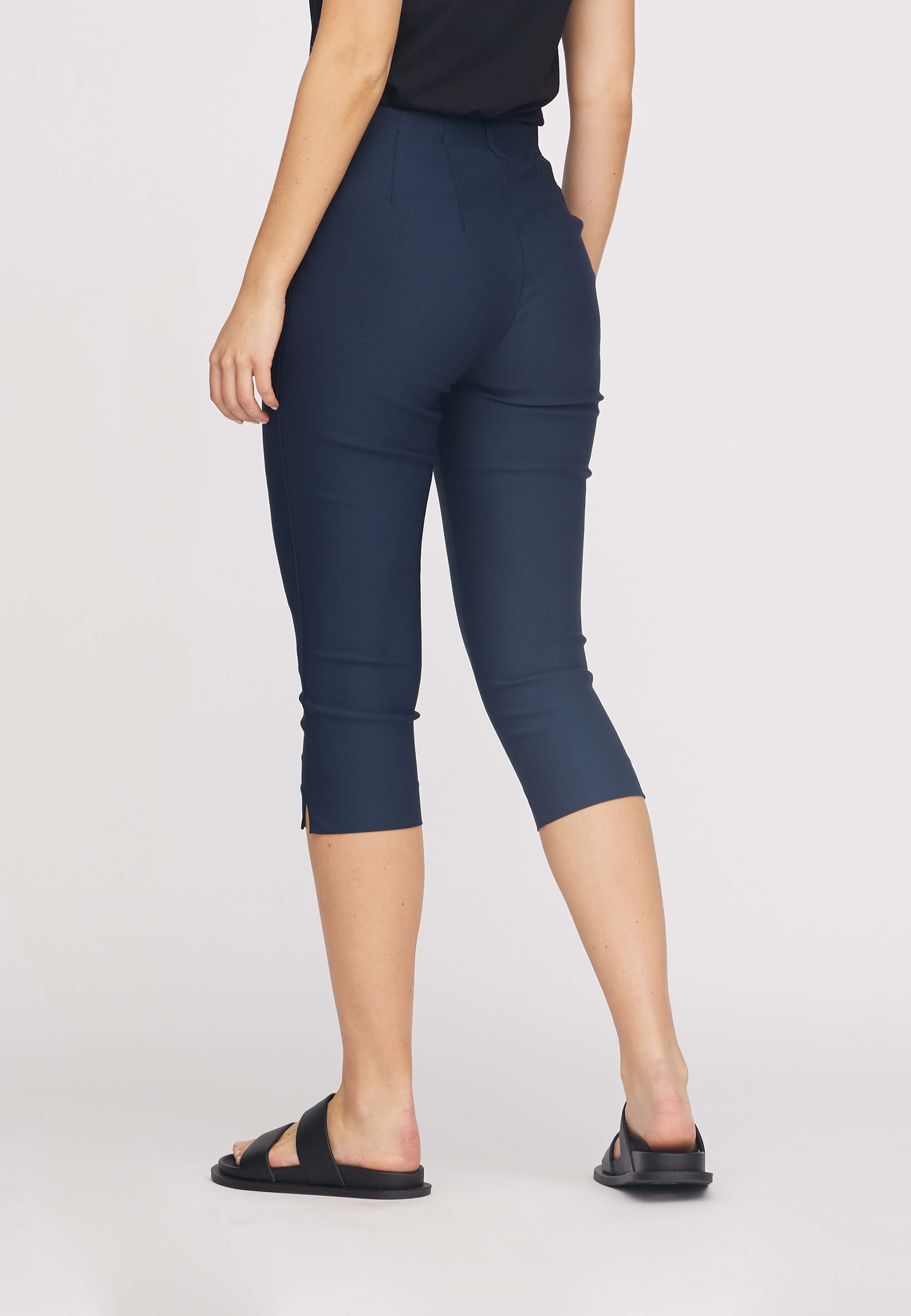 LAURIE  Elizabeth Slim Capri Medium Length Slim 49000 Navy