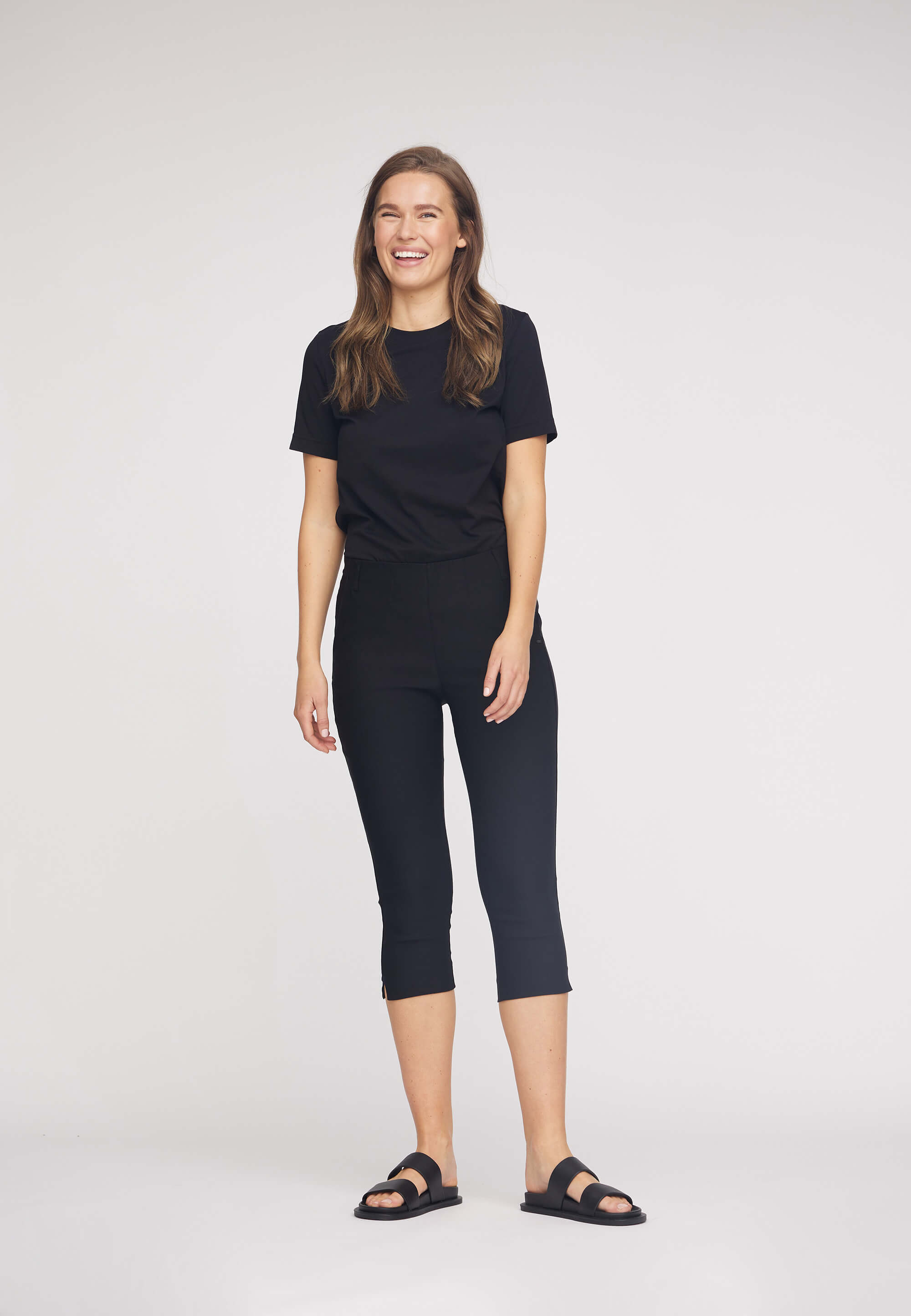 LAURIE  Elizabeth Slim Capri Medium Length Slim 99000 Black