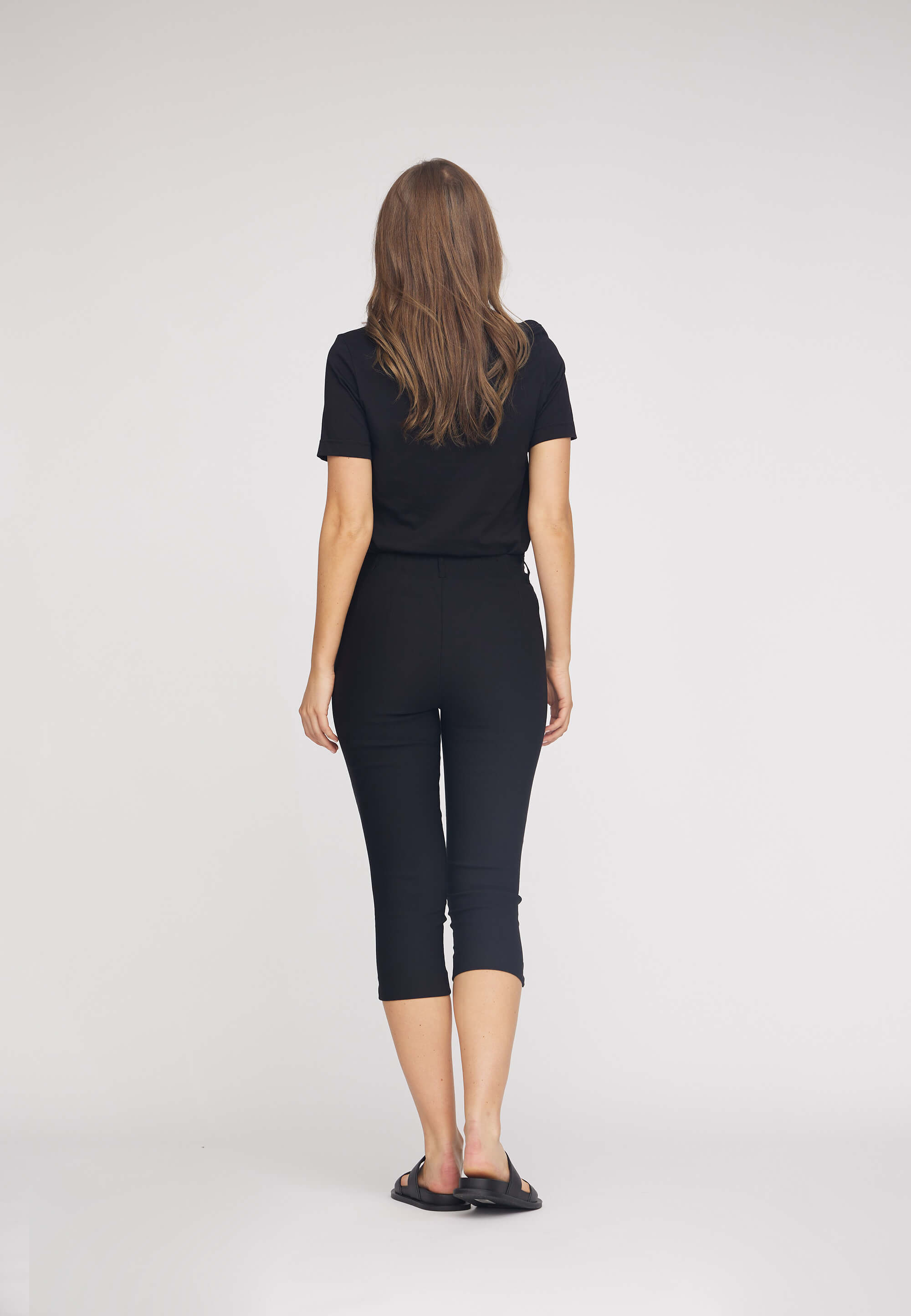 LAURIE  Elizabeth Slim Capri Medium Length Slim 99000 Black