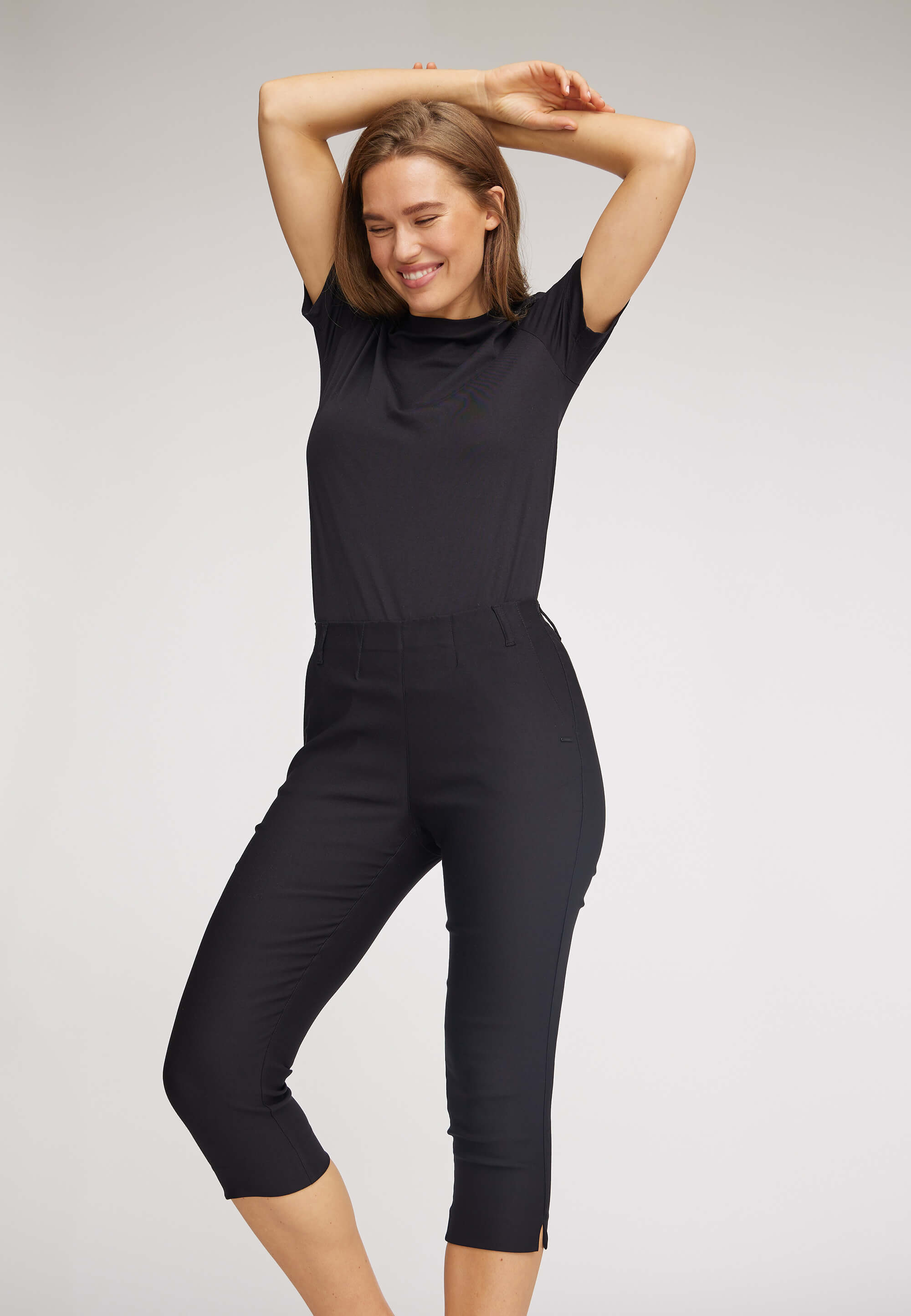LAURIE  Elizabeth Slim Capri Medium Length Slim 99000 Black
