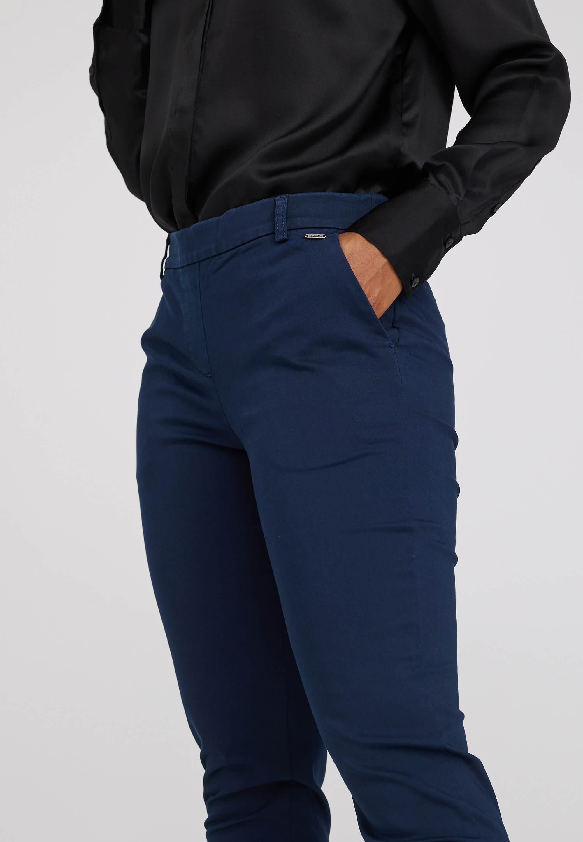 LAURIE Fanny Slim - Short Length Trousers SLIM 49105 Navy