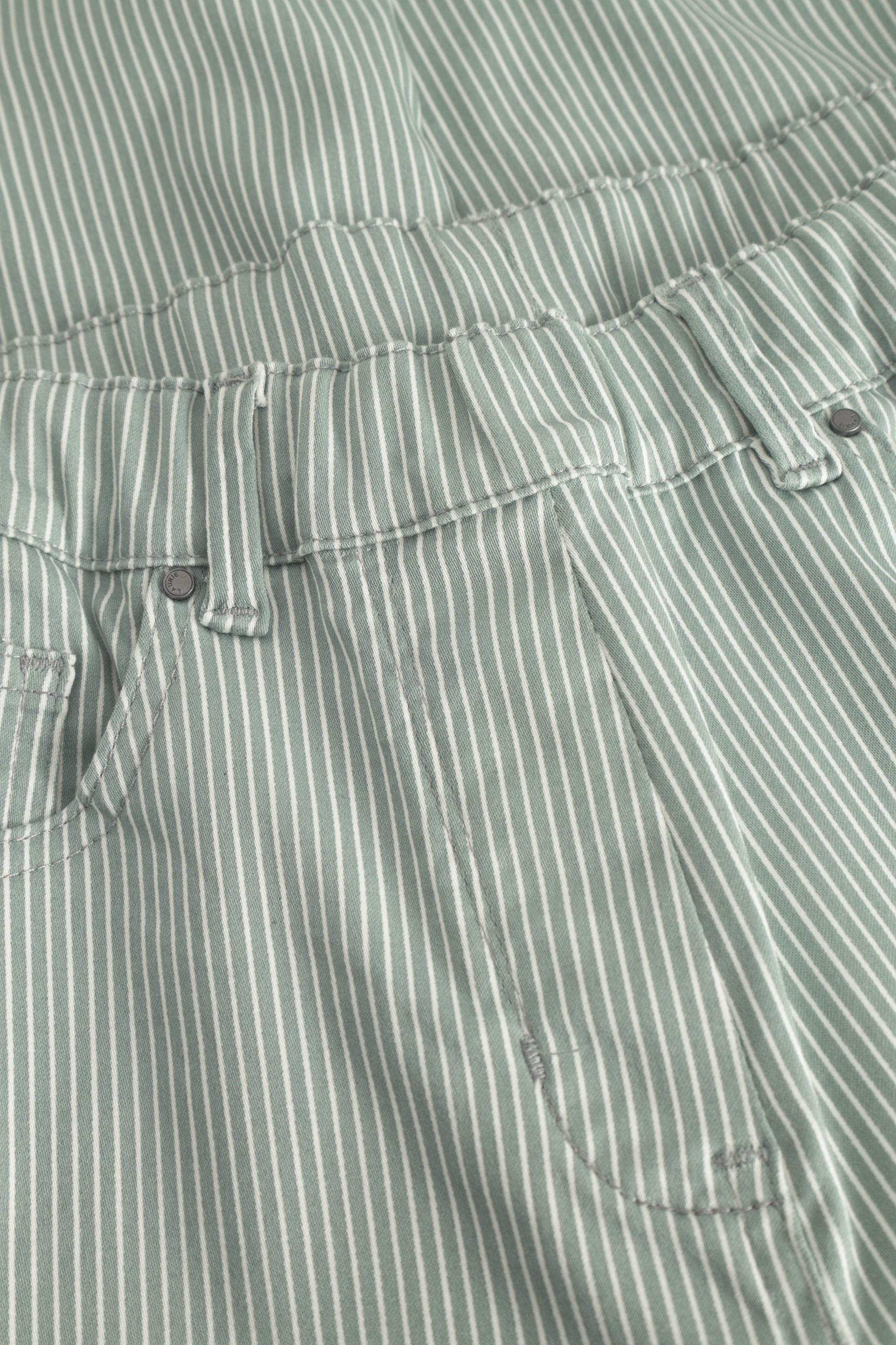 LAURIE  Hannah Regular - Extra Short Length Trousers REGULAR 51397 Sage Stripe