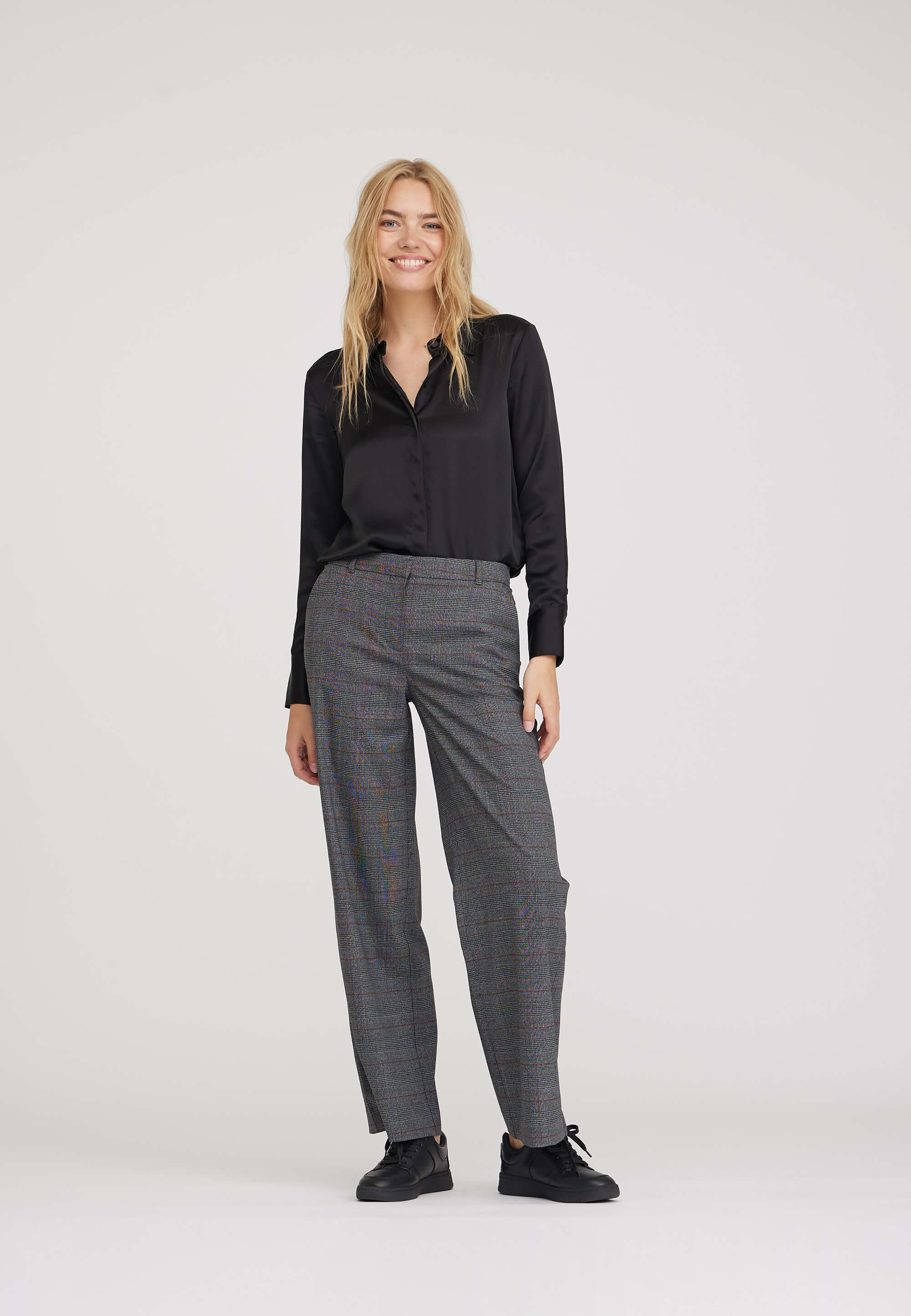 LAURIE June Loose - Medium Length Loose 97301 Anthracite Tartan Check