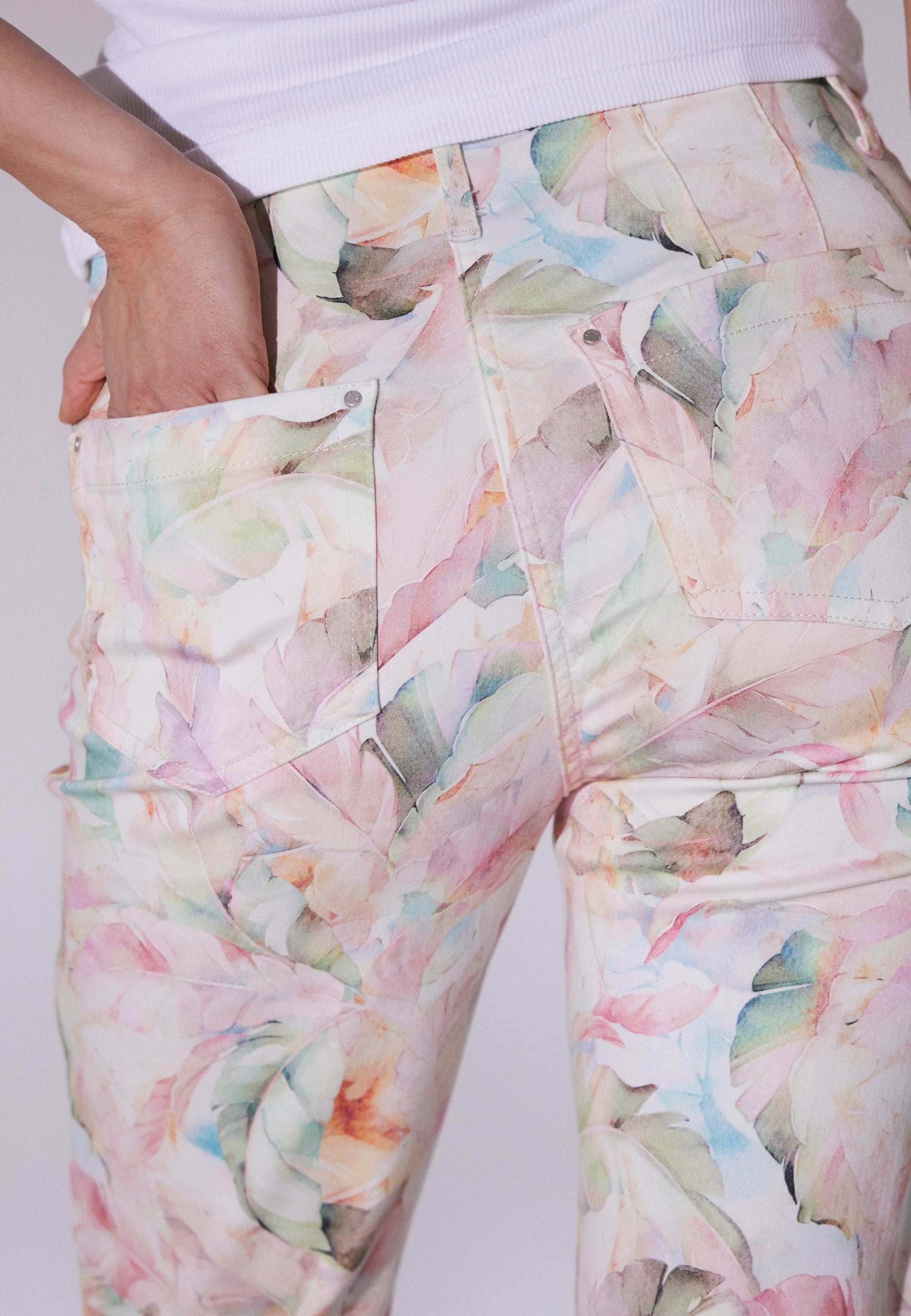 LAURIE  Piper Pure Regular Crop Trousers REGULAR 30010 Feather Print