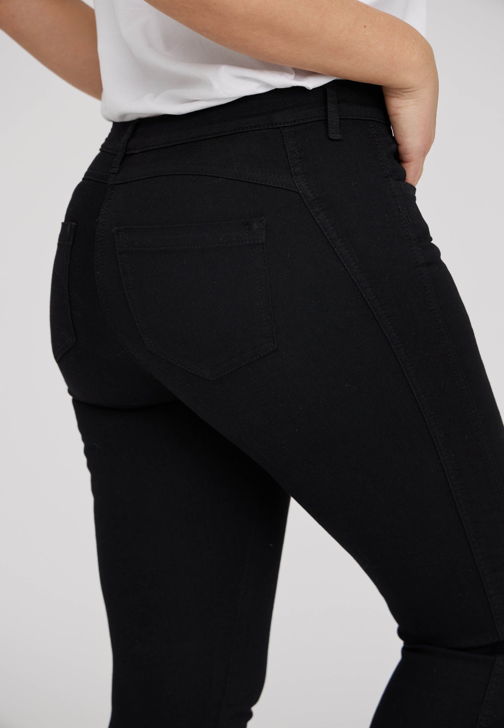LAURIE  Serene 5-pocket Regular - Short Length Trousers REGULAR 99000 Black