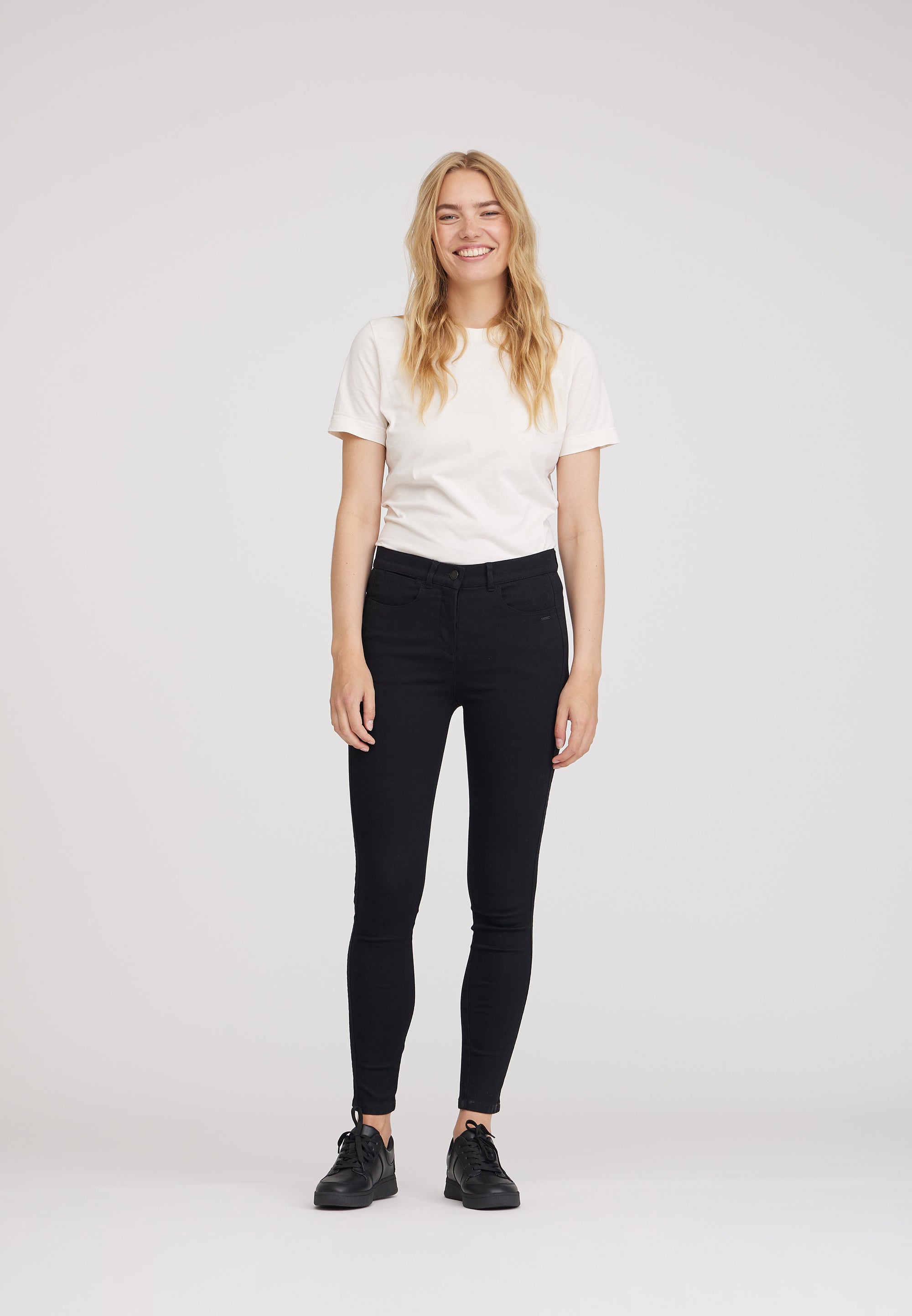LAURIE Serene 5-pocket Slim - Short Length Trousers SLIM 99000 Black
