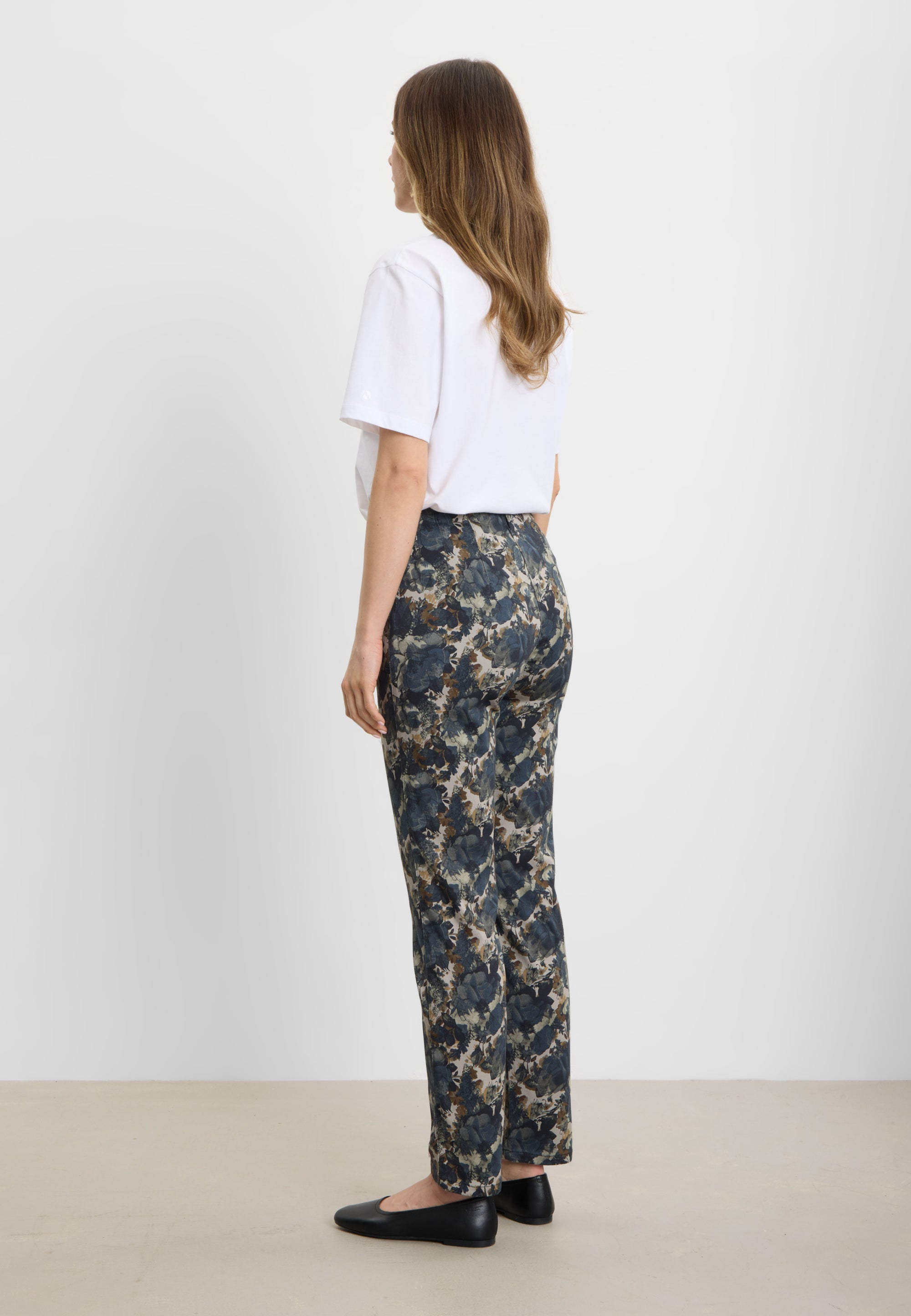 LAURIE Taylor Regular - Short Length Regular 46138 Stone Flower Print