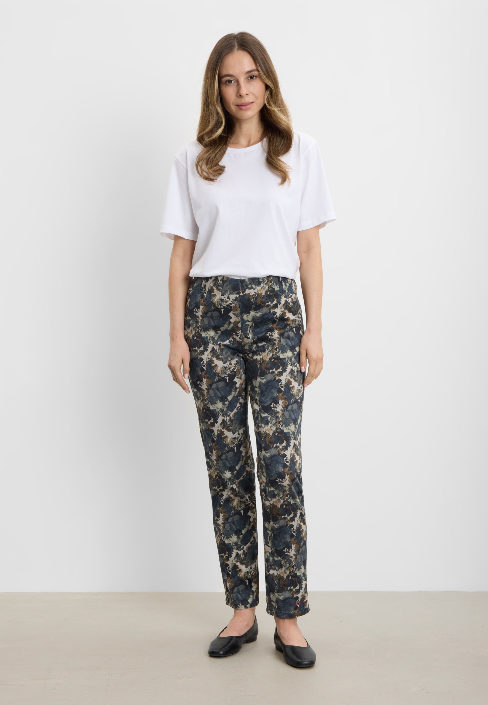 LAURIE Taylor Regular - Short Length Regular 46138 Stone Flower Print