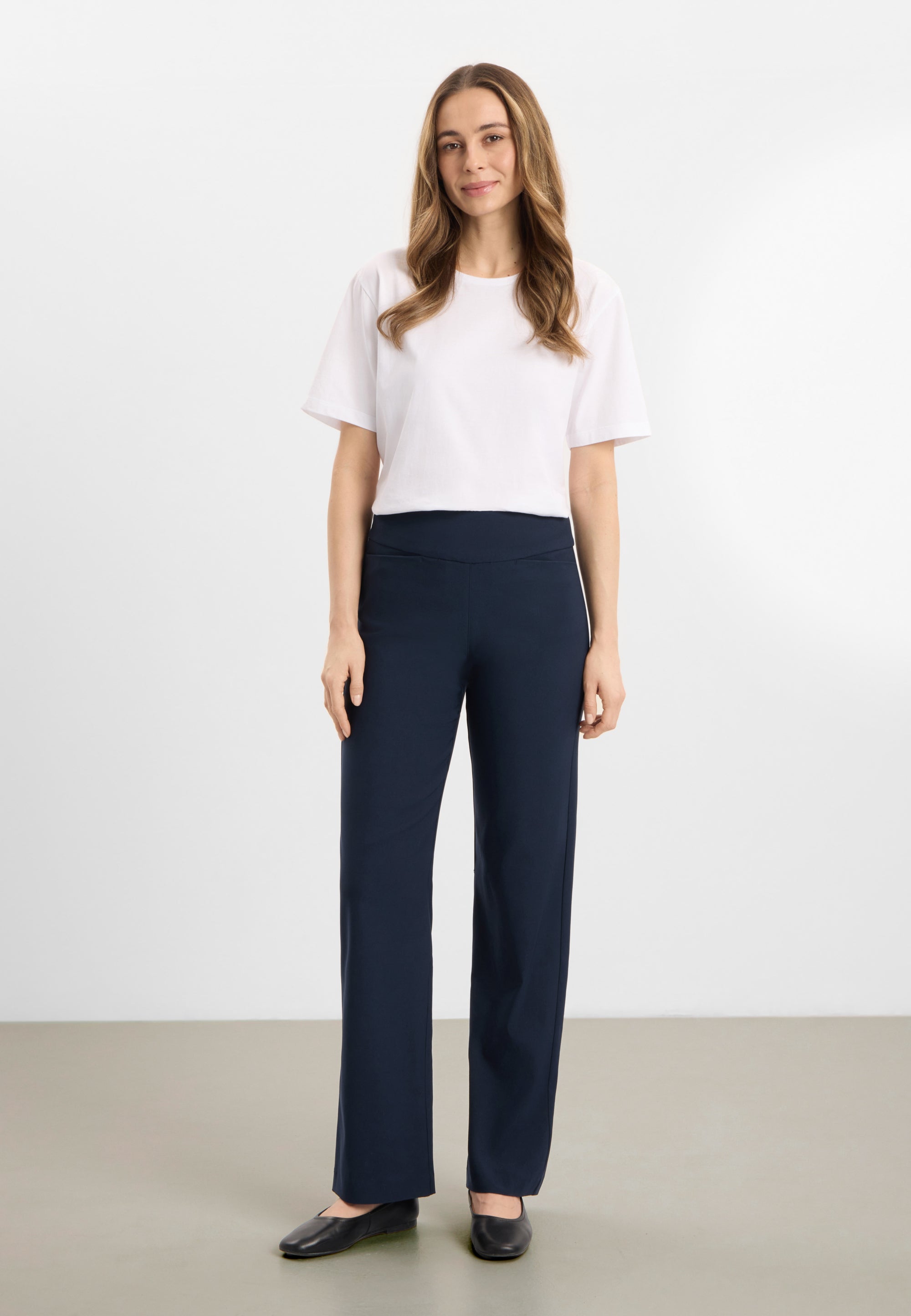 LAURIE Thea Straight - Medium Length Straight 49000 Navy