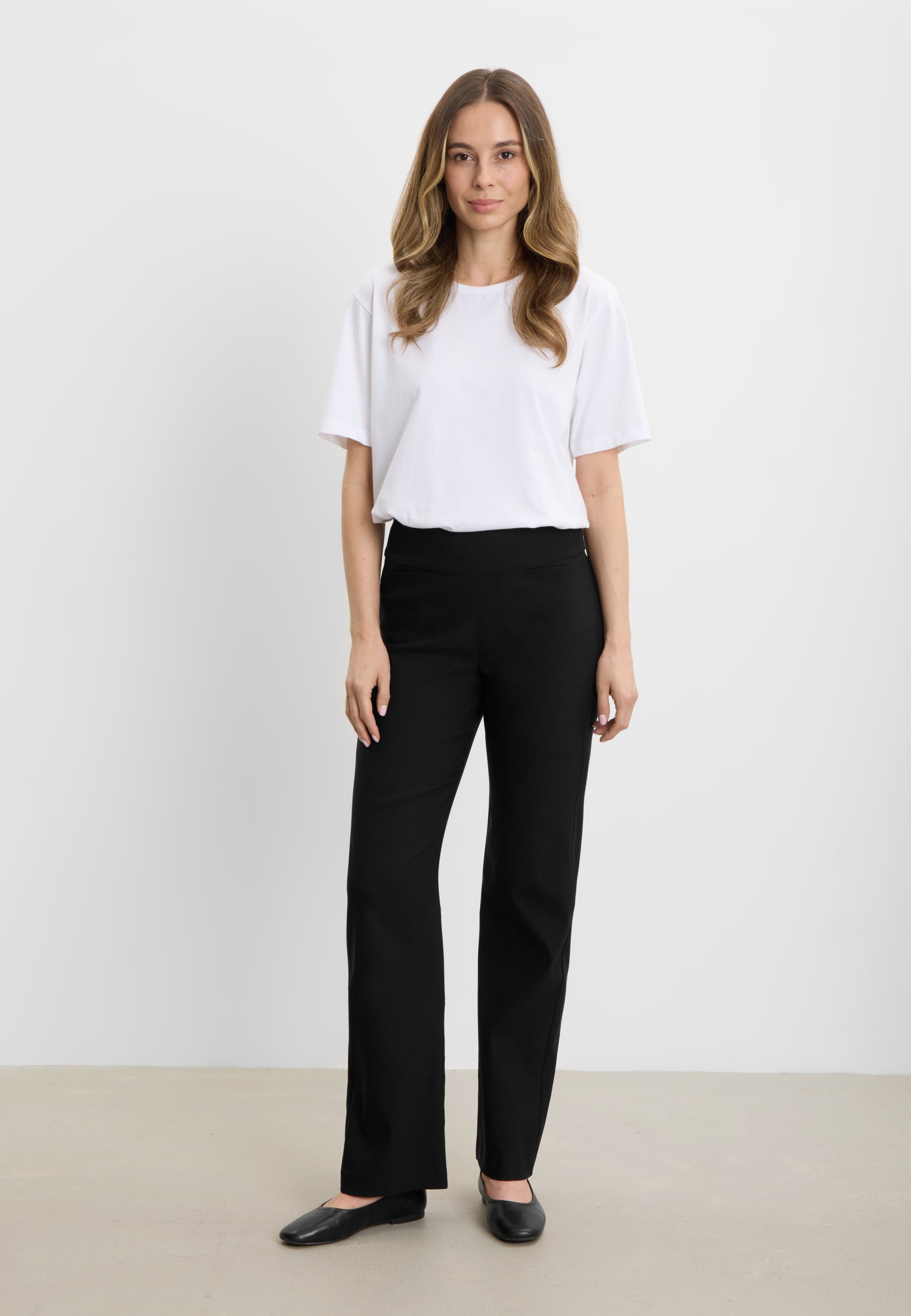 LAURIE Thea Straight - Medium Length Straight 99000 Black