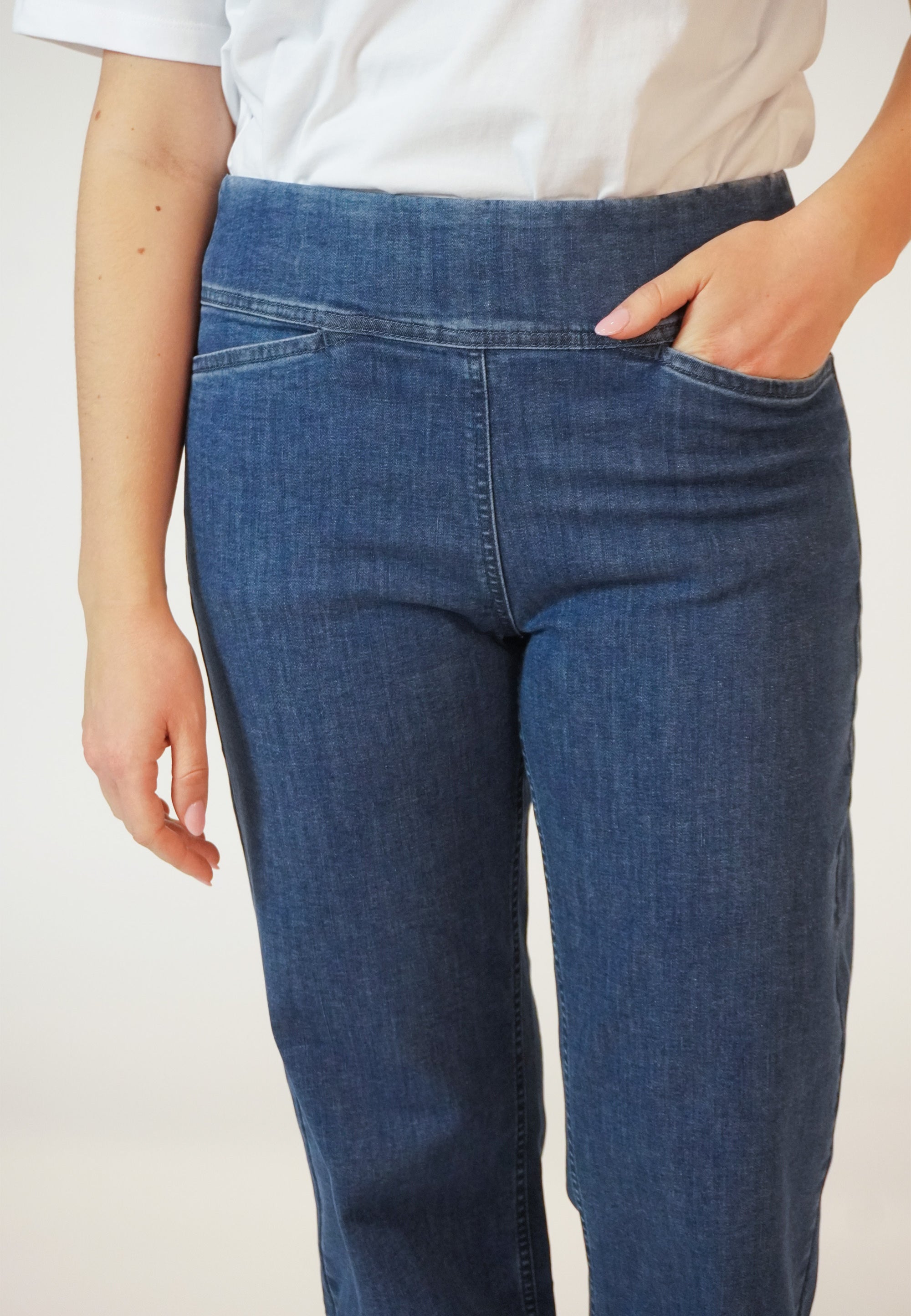 LAURIE  Thea Straight - Medium Length Straight 49401 Blue Denim