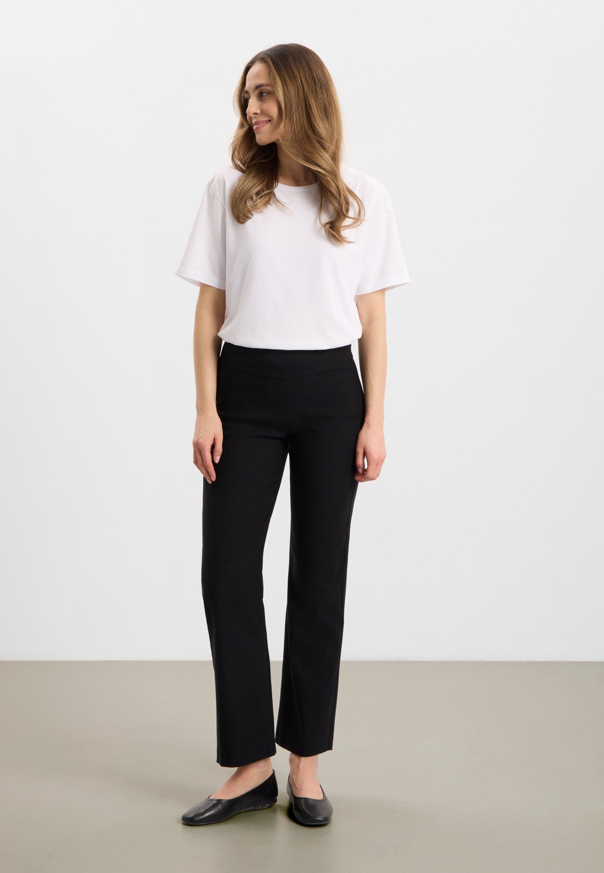 LAURIE Thea Straight - Short Length Straight 99000 Black