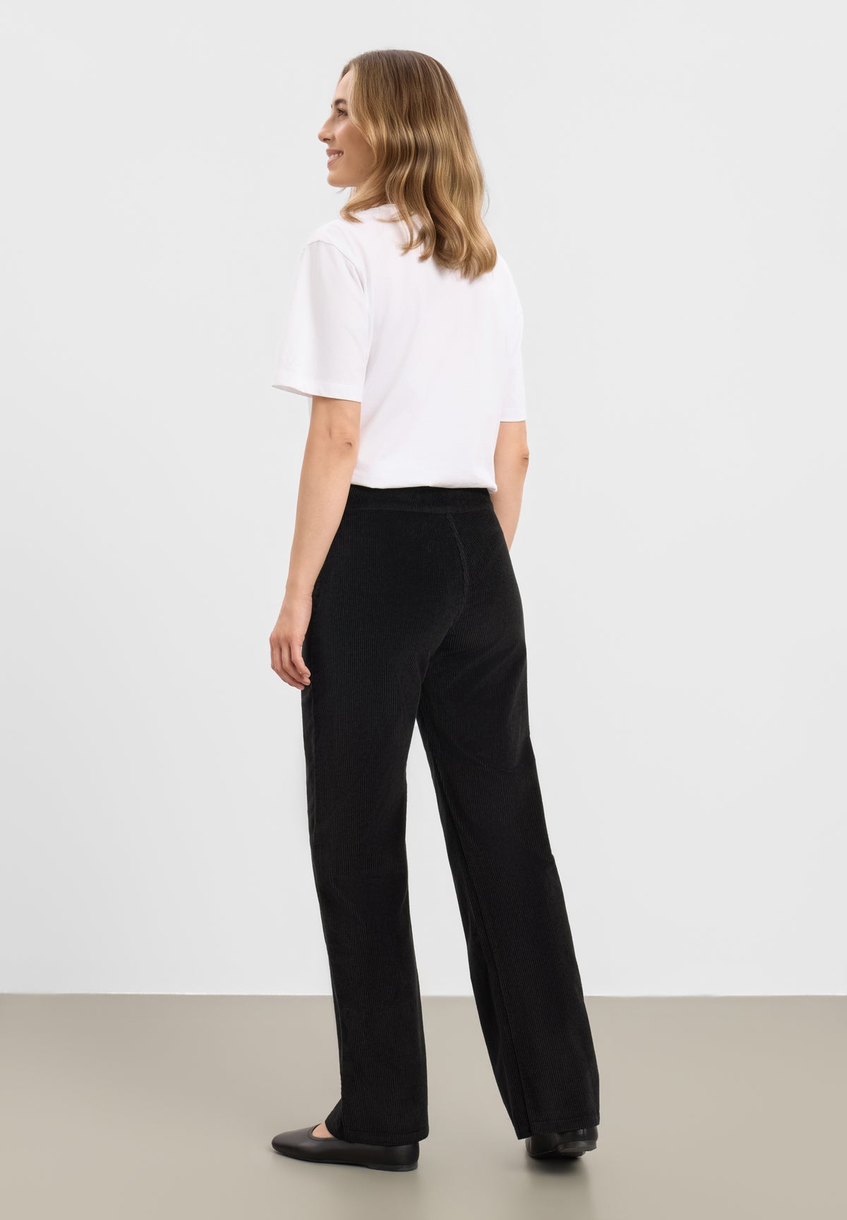 LAURIE Thea Straight Corduroy - Medium Length Straight 99000 Black