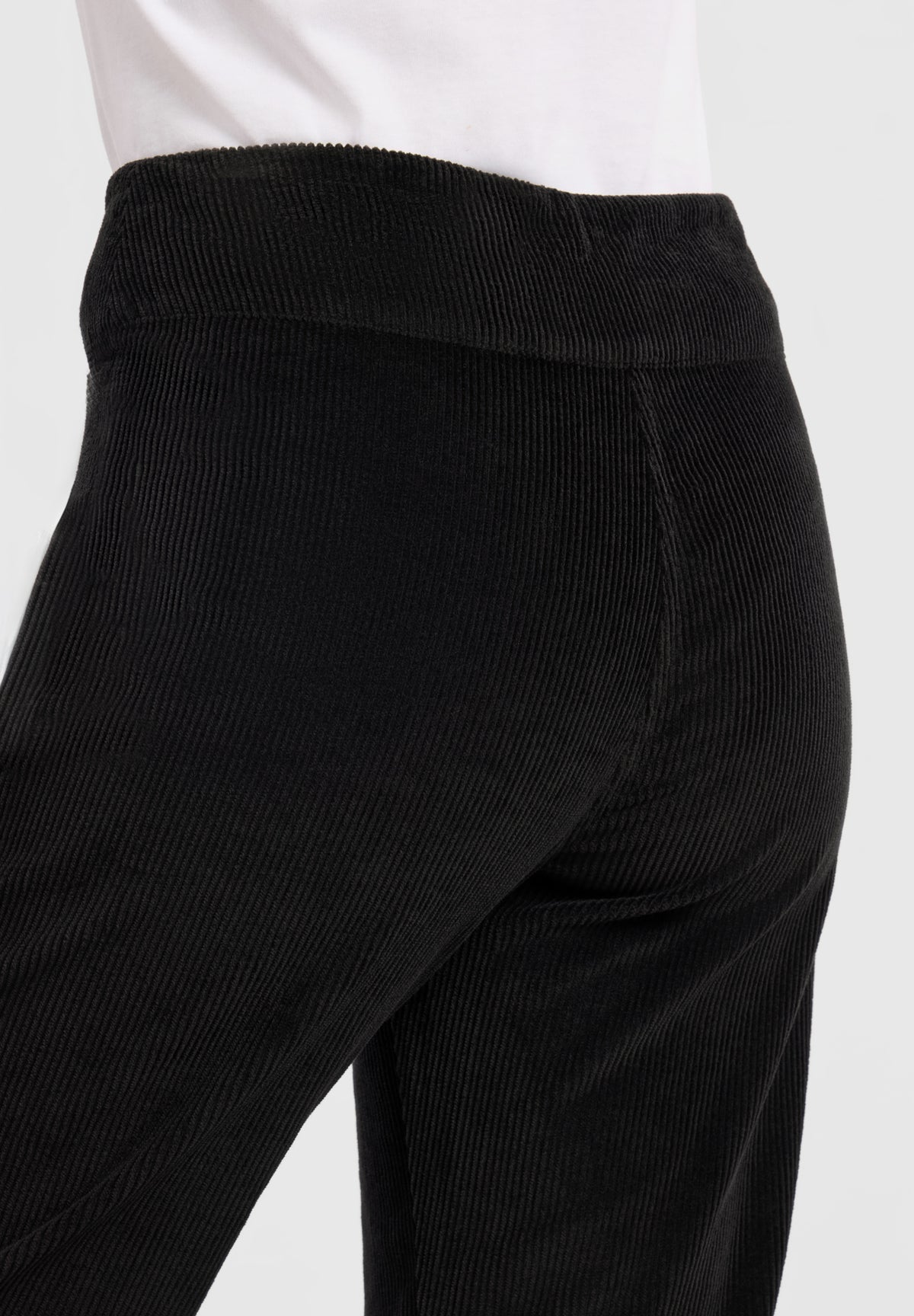LAURIE Thea Straight Corduroy - Medium Length Straight 99000 Black