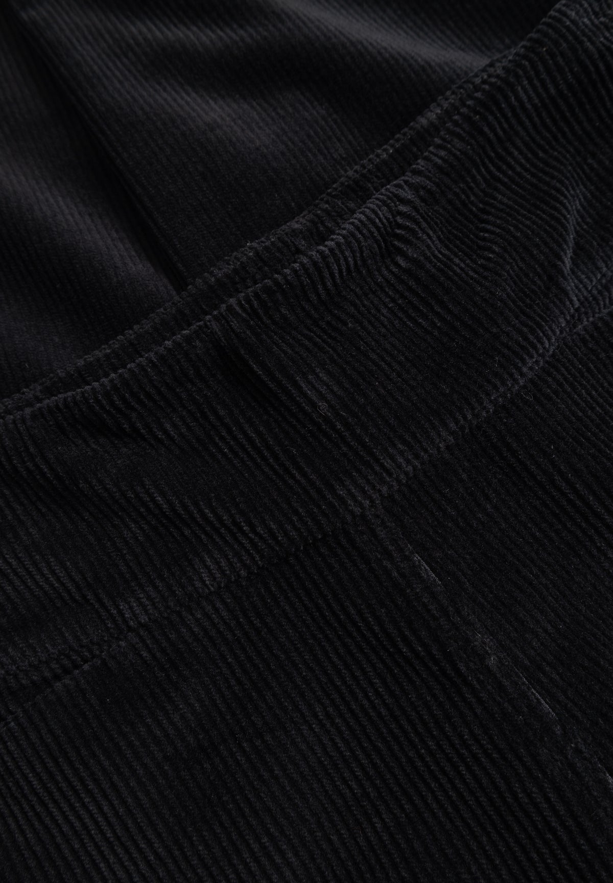 LAURIE Thea Straight Corduroy - Medium Length Straight 99000 Black
