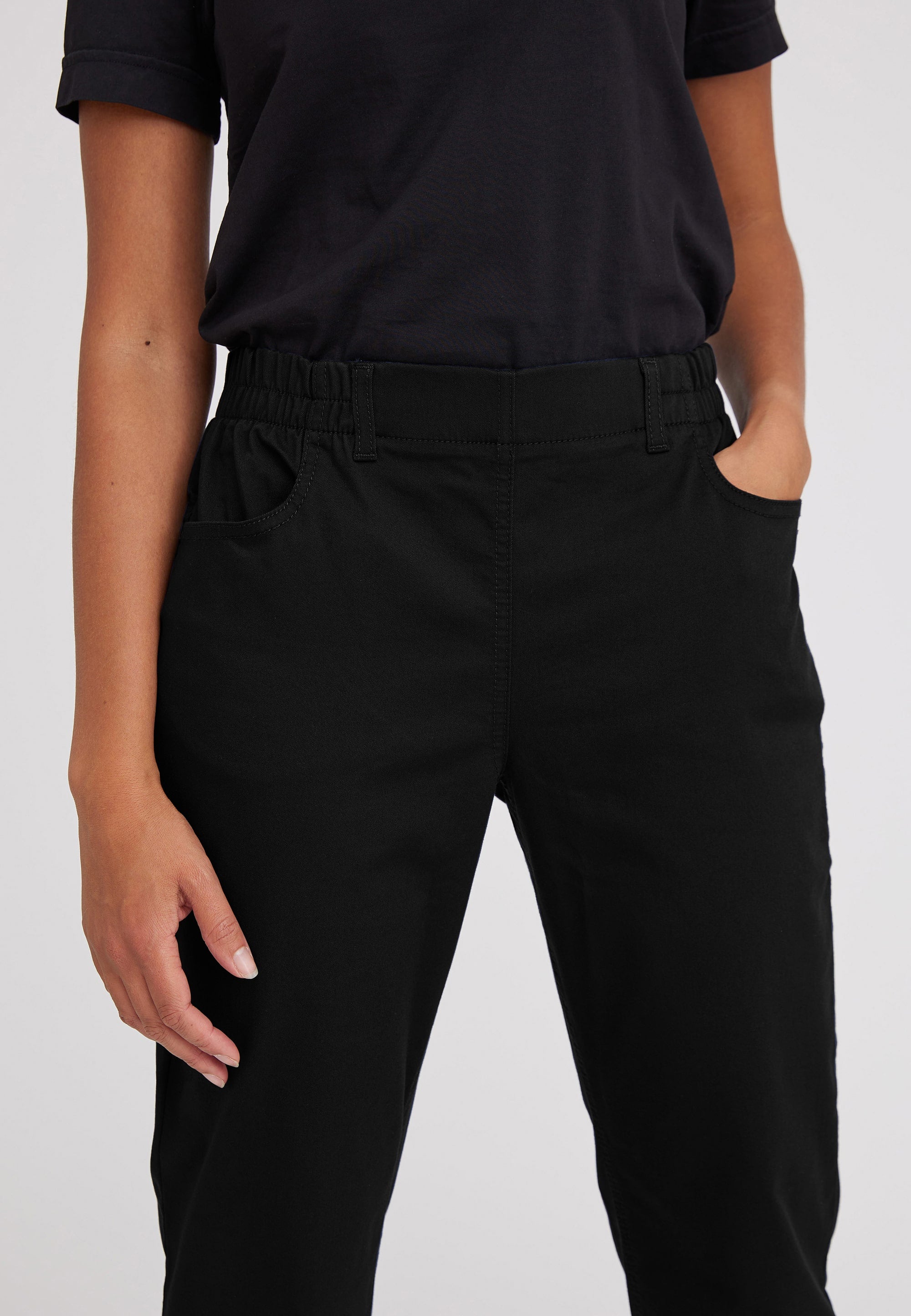 LAURIE  Violet Relaxed - Medium Length Trousers RELAXED 99000 Black