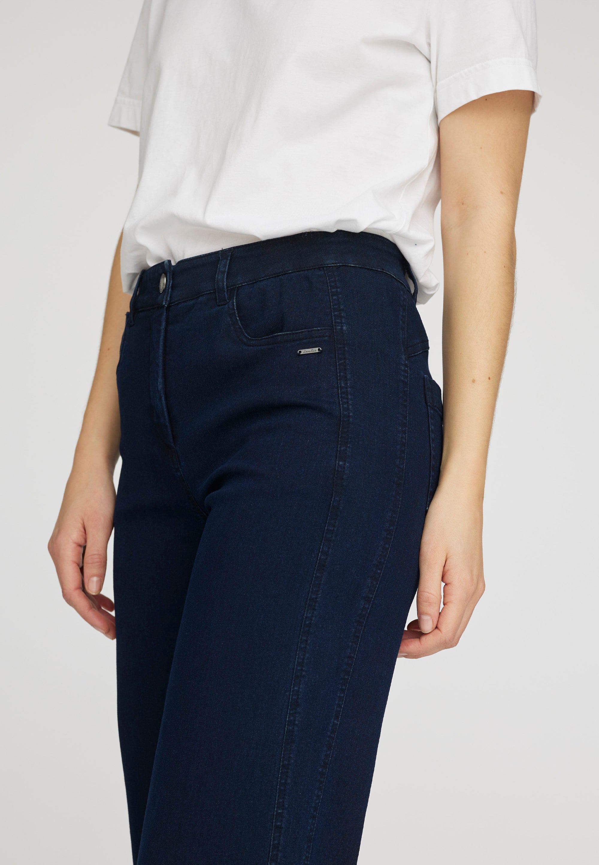 LAURIE  Serene 5-pocket Loose - Medium Length Loose 49520 Dark Blue Denim