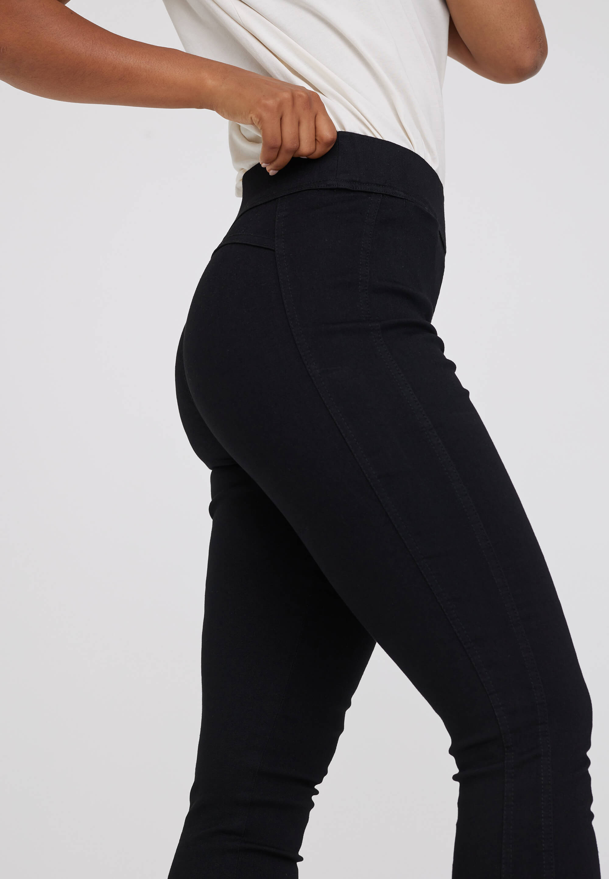 LAURIE Serene Slim - Short Length Trousers SLIM 99000 Black